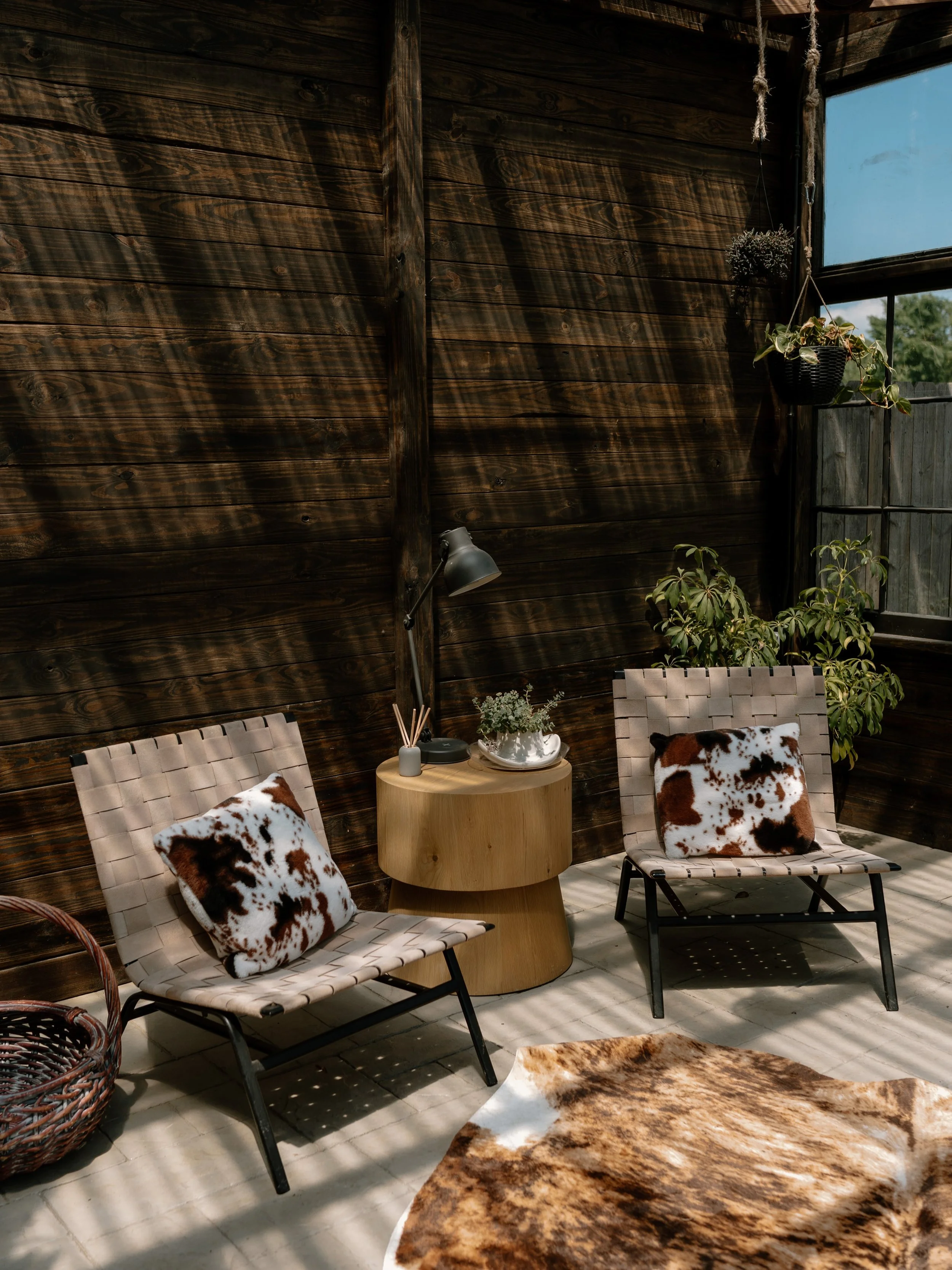 Cozy spaces and the most killer sunlight ☀️

Keywords:
Michigan Wedding Photographer, Colorado Wedding Photographer, Crested Butte Wedding Photographer, Detroit Wedding Photographer, West Michigan Wedding Photographer, Elopement, Intimate wedding, Mo