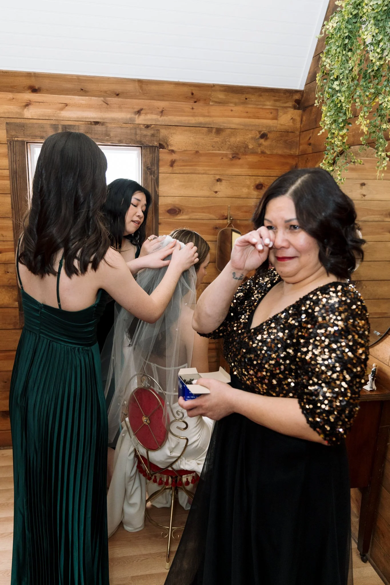 alyssaleicht-maya-wade-iris-aisle-elopement-2025-01-04-01609.jpg