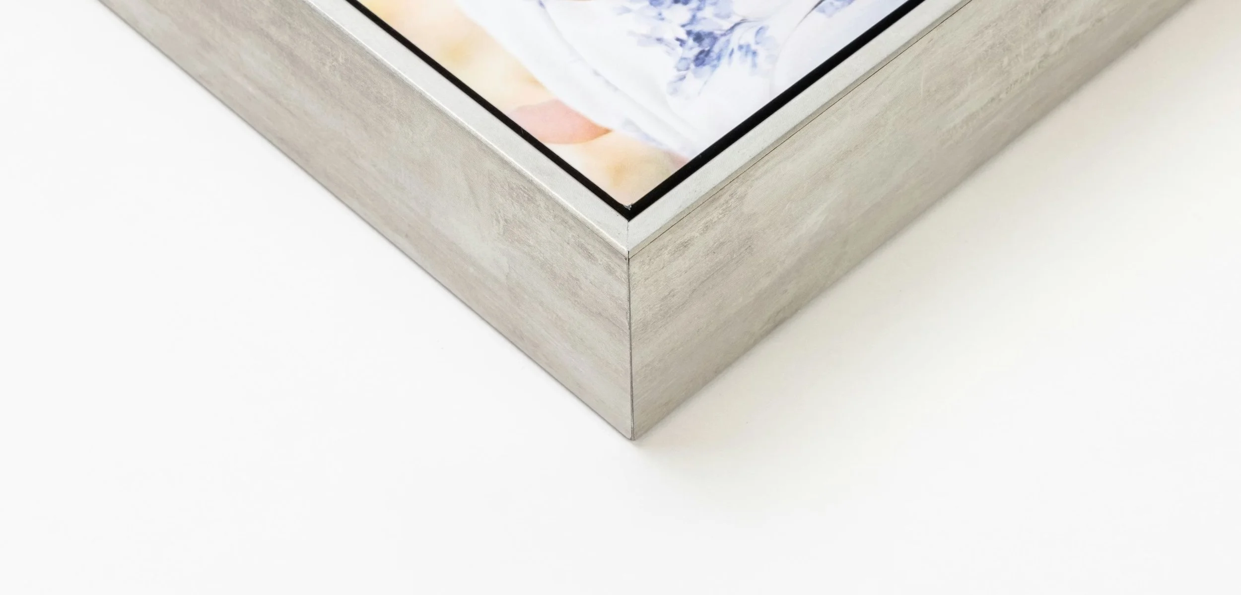 WHCC_Float_Frame_Module_Corner_10_Aged_Metallic_Silver.jpeg