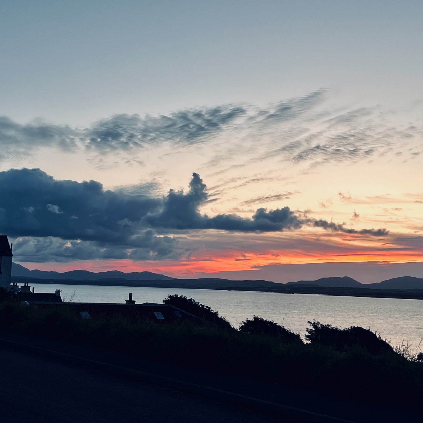 Watching the sun rise and set the sky alight over Loch Indaal was one of the glories of being back on Islay. ⁣
⁣
Returning to the gentle Cotswolds has been hard. ⁣
⁣
But today as the Autumn Equinox graces us, I take solace in the darkening days, the 