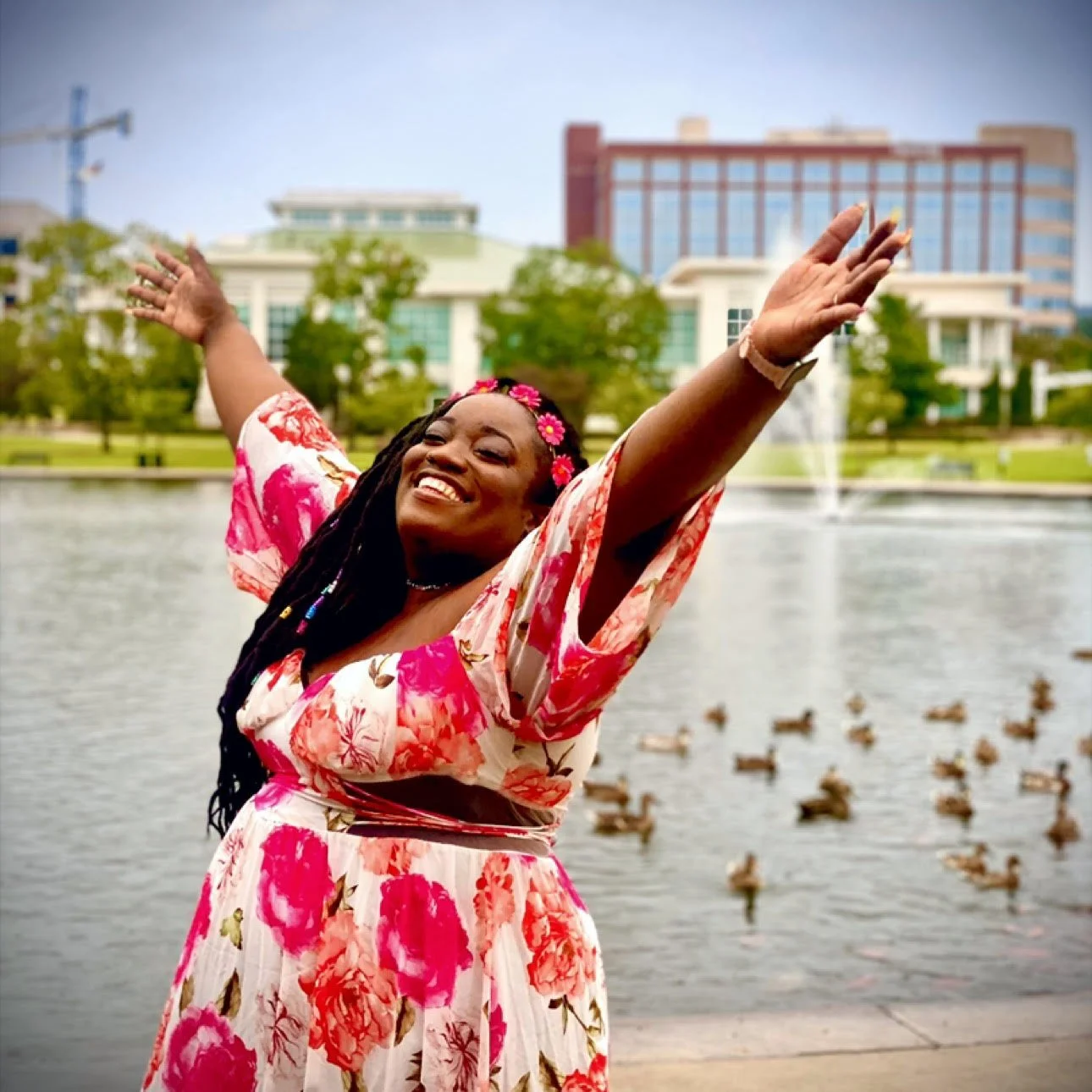 TONIGHT! Let's sing with Sheniqua! Visiting us all the way from Brooklyn, Sheniqua Trotman joins Marv and a whole bunch of warm and wonderful people to lead us in heart-opening, stress-relieving, soul-filling community singing at the always-drop-in A