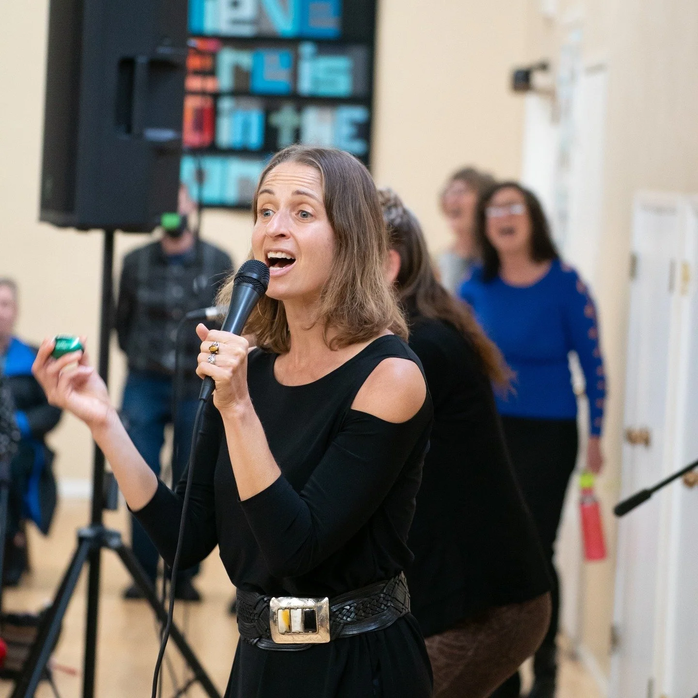 The Joyful Voices Chorus Big Sing Photo Gallery is up! Thank you to all 175 of y'all who joined voices and hearts in sacred community with Sorah Nutting and Karisha Loingaker, the wondrous women of @mamusemusic! 

If you'd like to check out the rest 