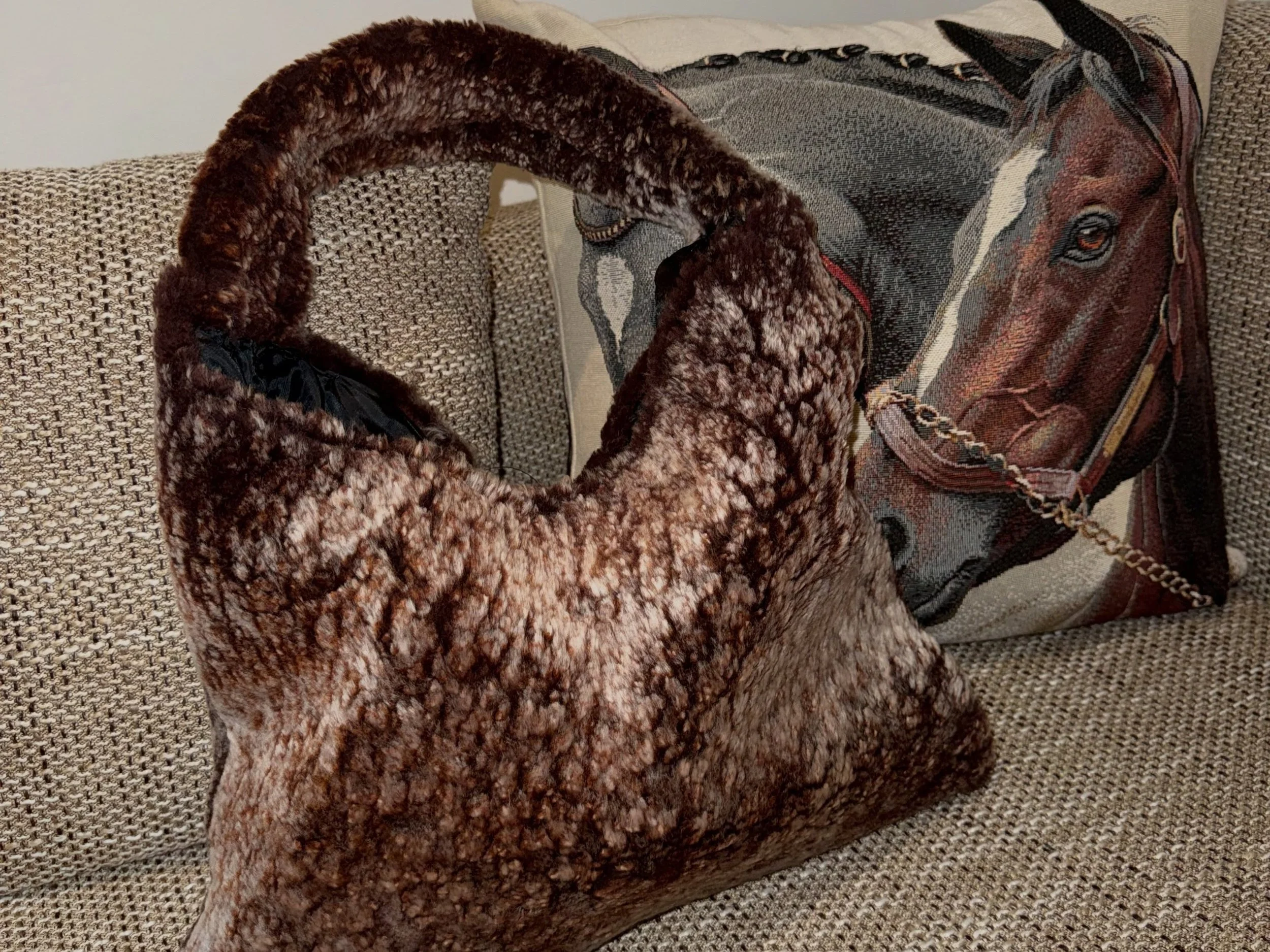 made my first ever bag 💼 

used the sheepskin piece offcut that I got at the Knit and Stitch show but let me tell you it is NOT easy working with leather 🤎

had to hand sew the strap because it was too thick, if anyone has any tips let me know beca