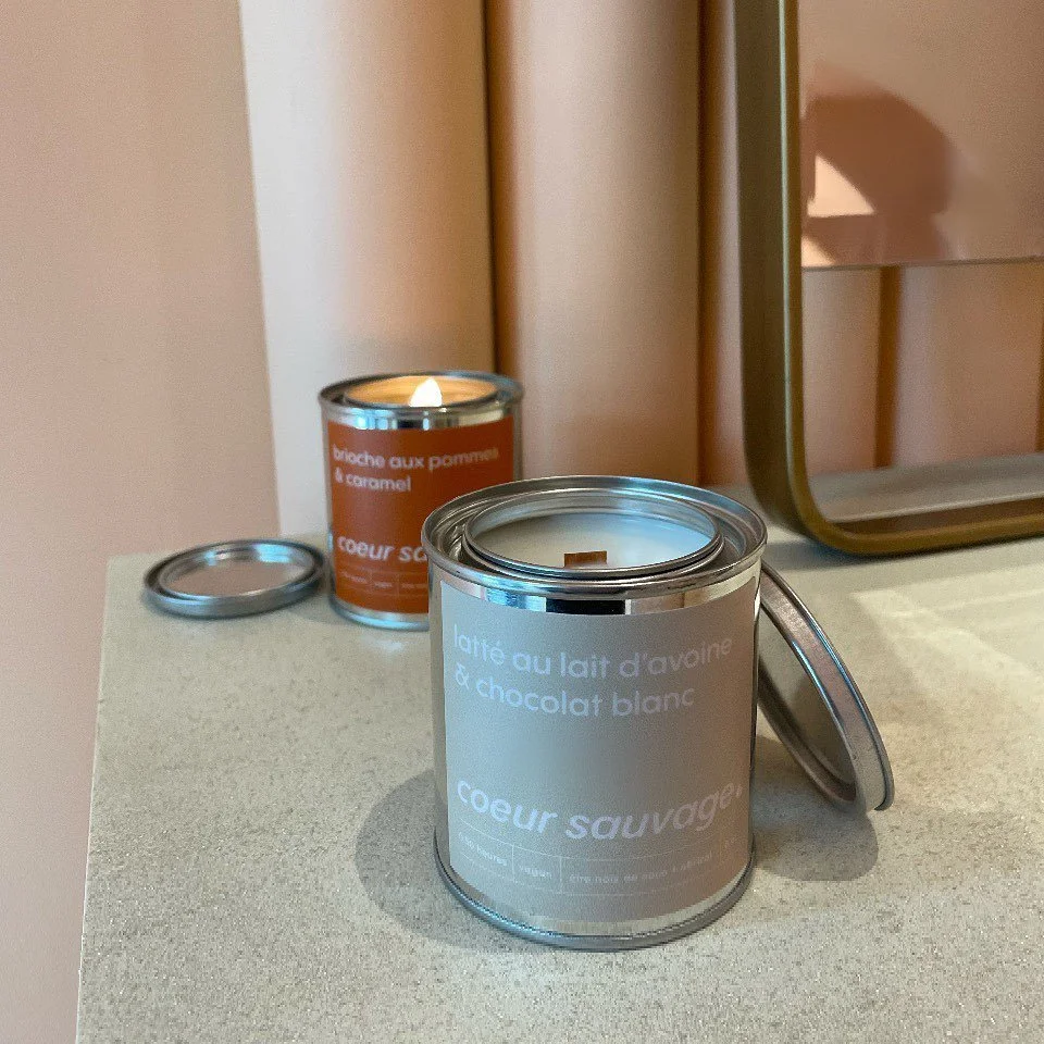 deuxi&egrave;me nouvelle bougie de la collection d&rsquo;automne: 𝙡𝙖𝙩𝙩𝙚́ 𝙖𝙪 𝙡𝙖𝙞𝙩 𝙙&rsquo;𝙖𝙫𝙤𝙞𝙣𝙚 &amp; 𝙘𝙝𝙤𝙘𝙤𝙡𝙖𝙩 𝙗𝙡𝙖𝙣𝙘 

ses douces notes d&rsquo;avoine, de guimauves, de chocolat blanc et de latt&eacute; sauront assur&ea