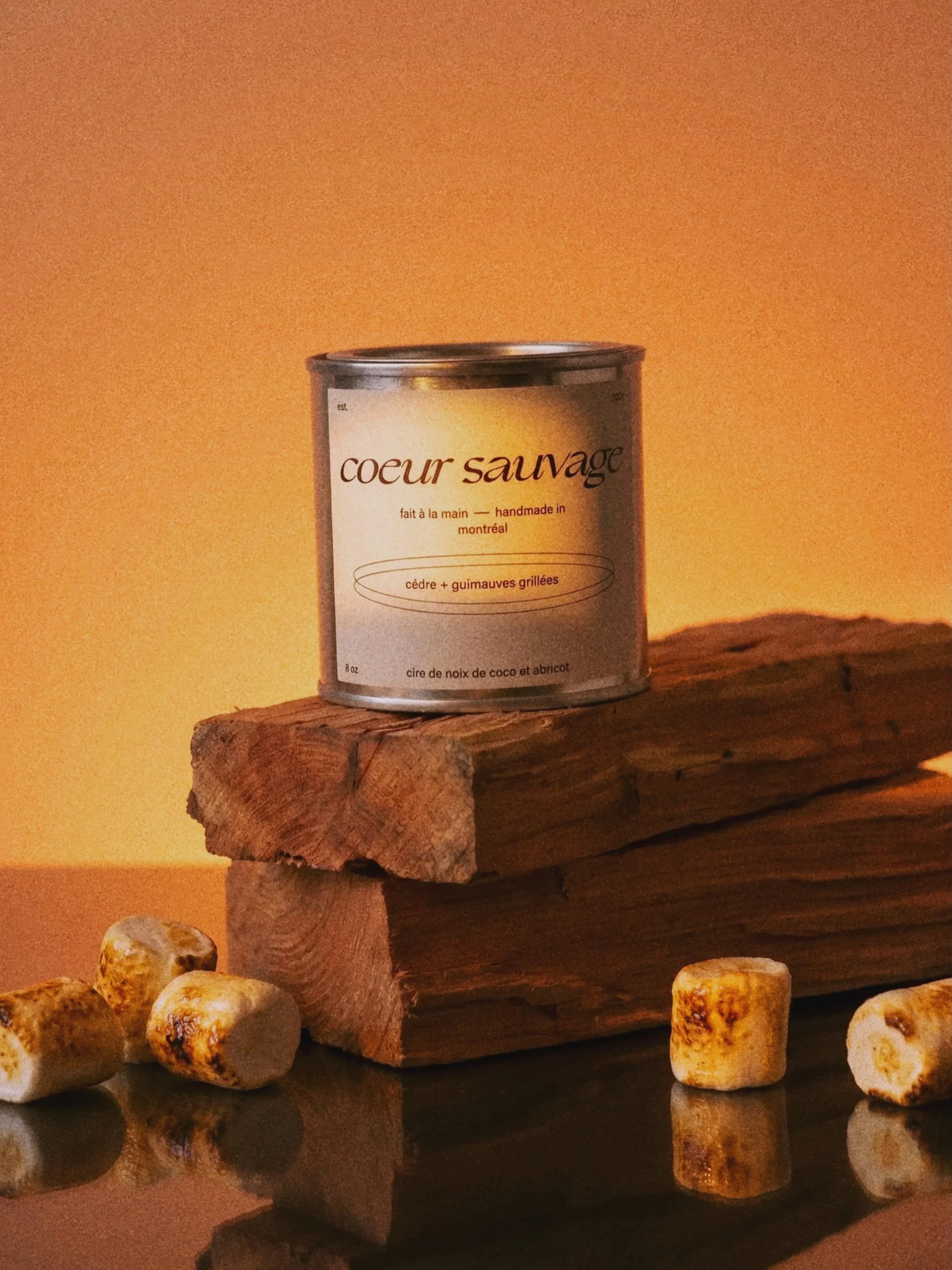 c&egrave;dre et guimauves grill&eacute;es &mdash;

FR/ 
une fragrance douce, enveloppante et r&eacute;confortante 

des notes de vanille cr&eacute;meuse, de c&egrave;dre chaleureux, d&rsquo;ambre dor&eacute;, de sucre brun et de guimauves grill&eacut