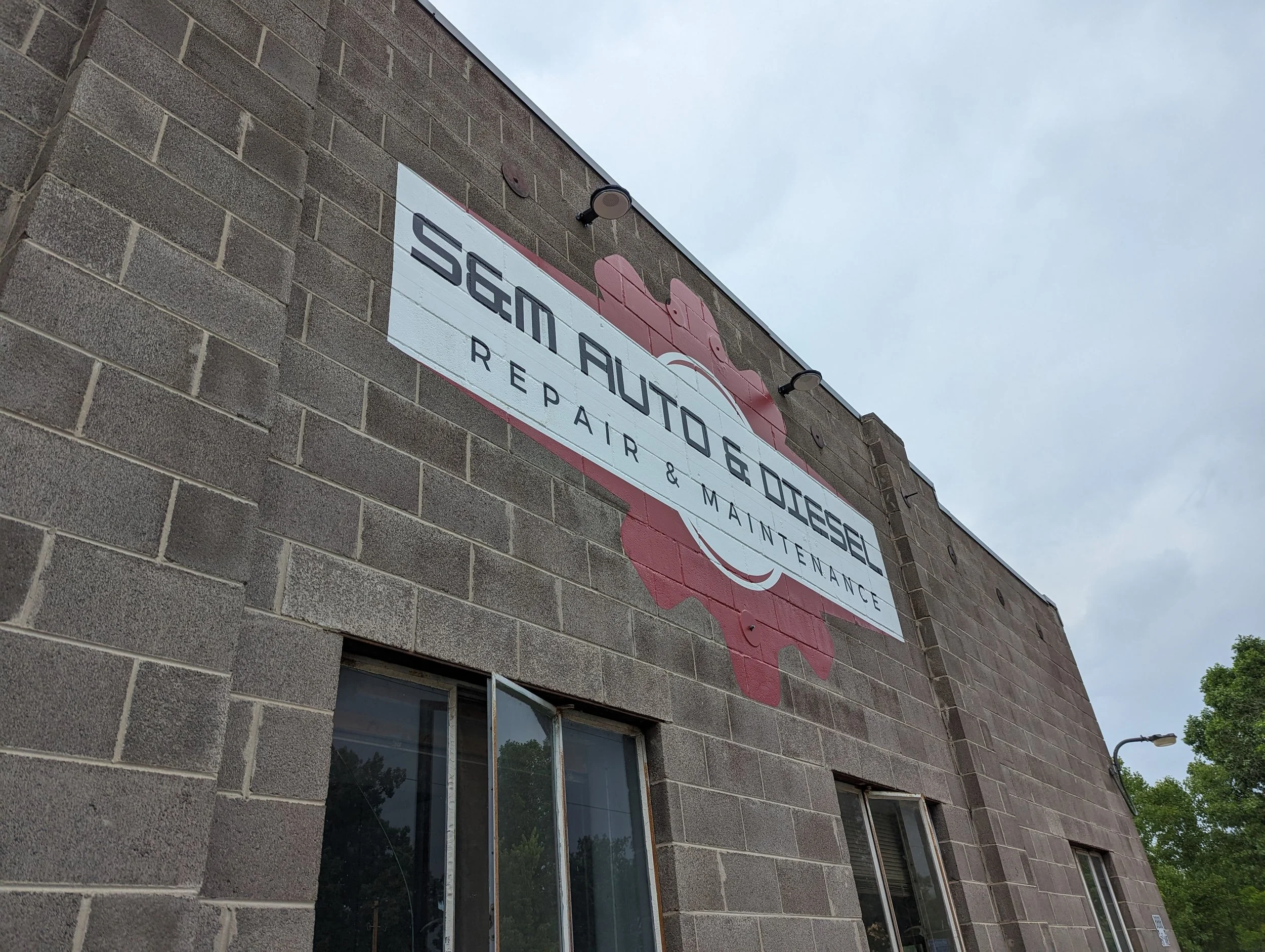 S&M_Automotive_Brick_Vnyl.jpg