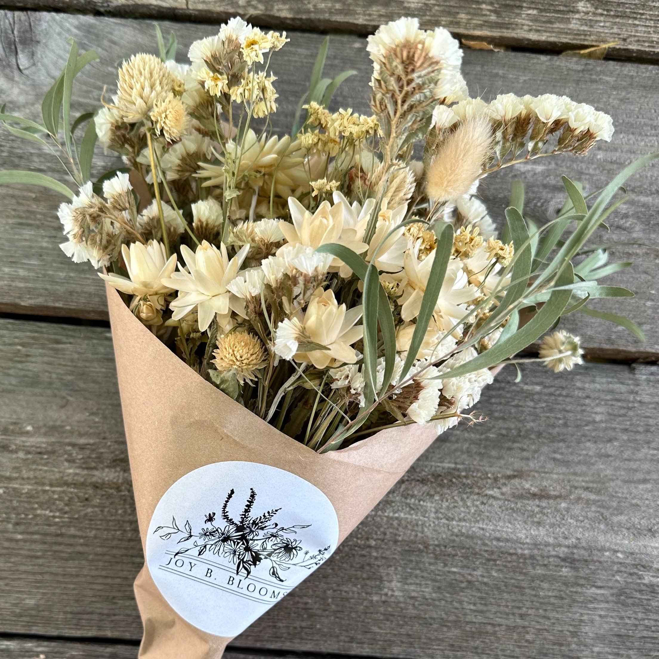 WHITE DRIED FLORAL BOUQUET