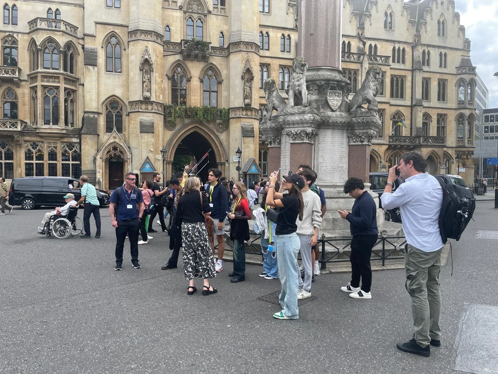 Taking photos of Westminster Cathederal.jpeg