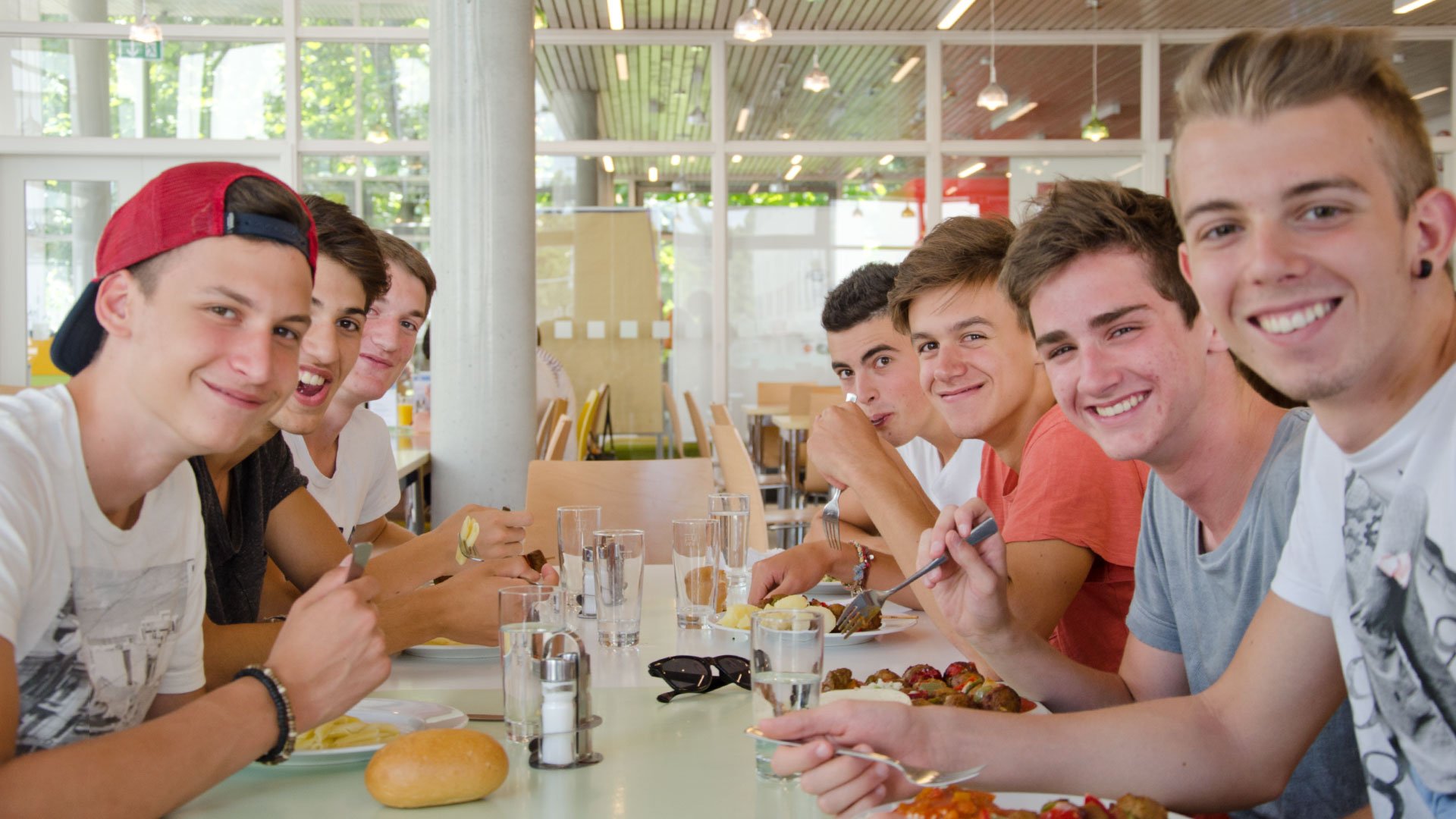 Berlin-Teenager-Lunchtime-0190-16x9.jpg