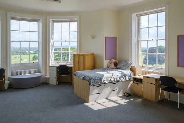 Mansion-House-Bedroom-Seaford-College-Exsportise-Arsenal-Football-Sports-summer-camp.jpg.webp