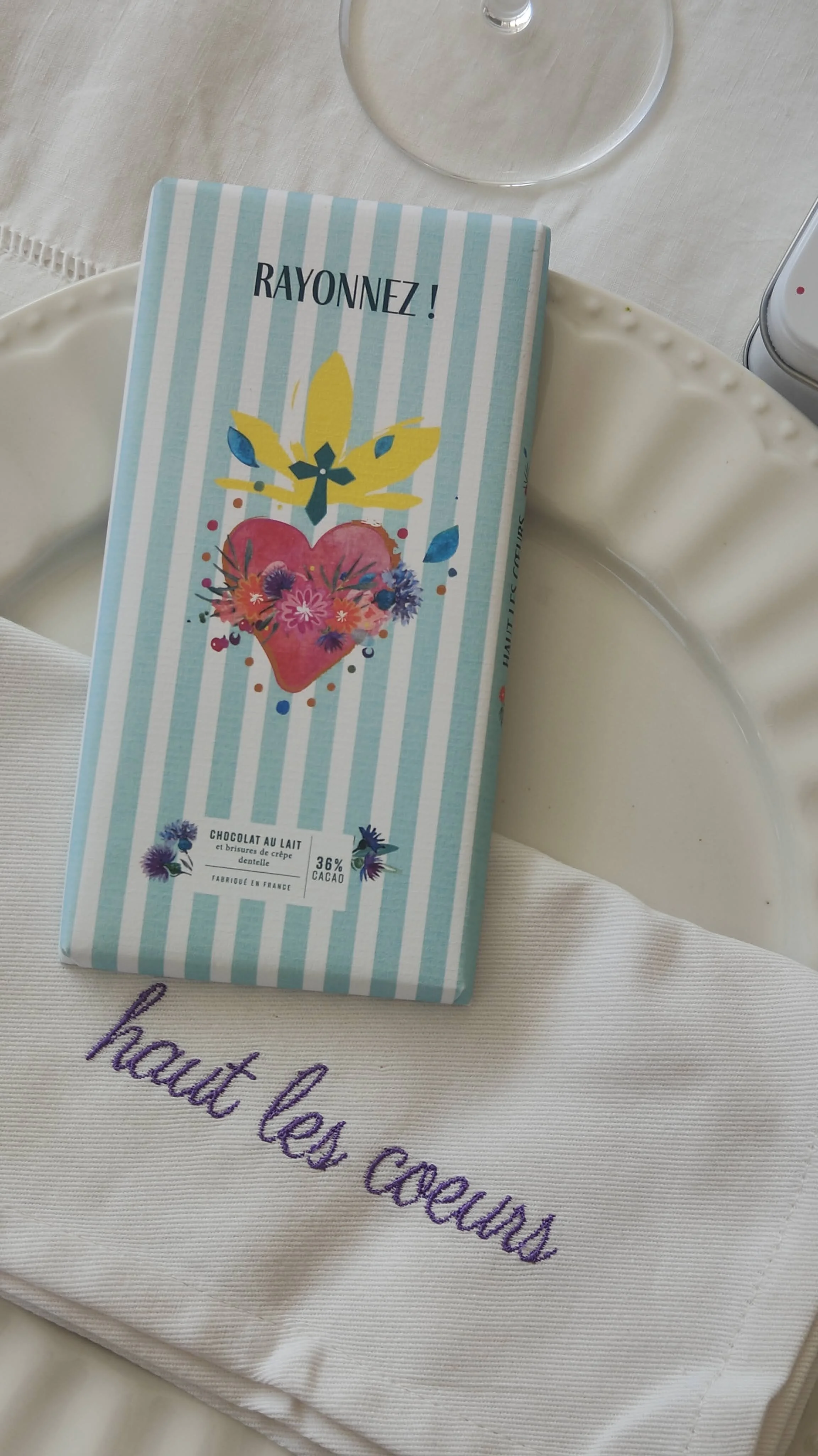 Tablette de chocolat au lait et crêpes dentelle rayée COEUR SACRÉ