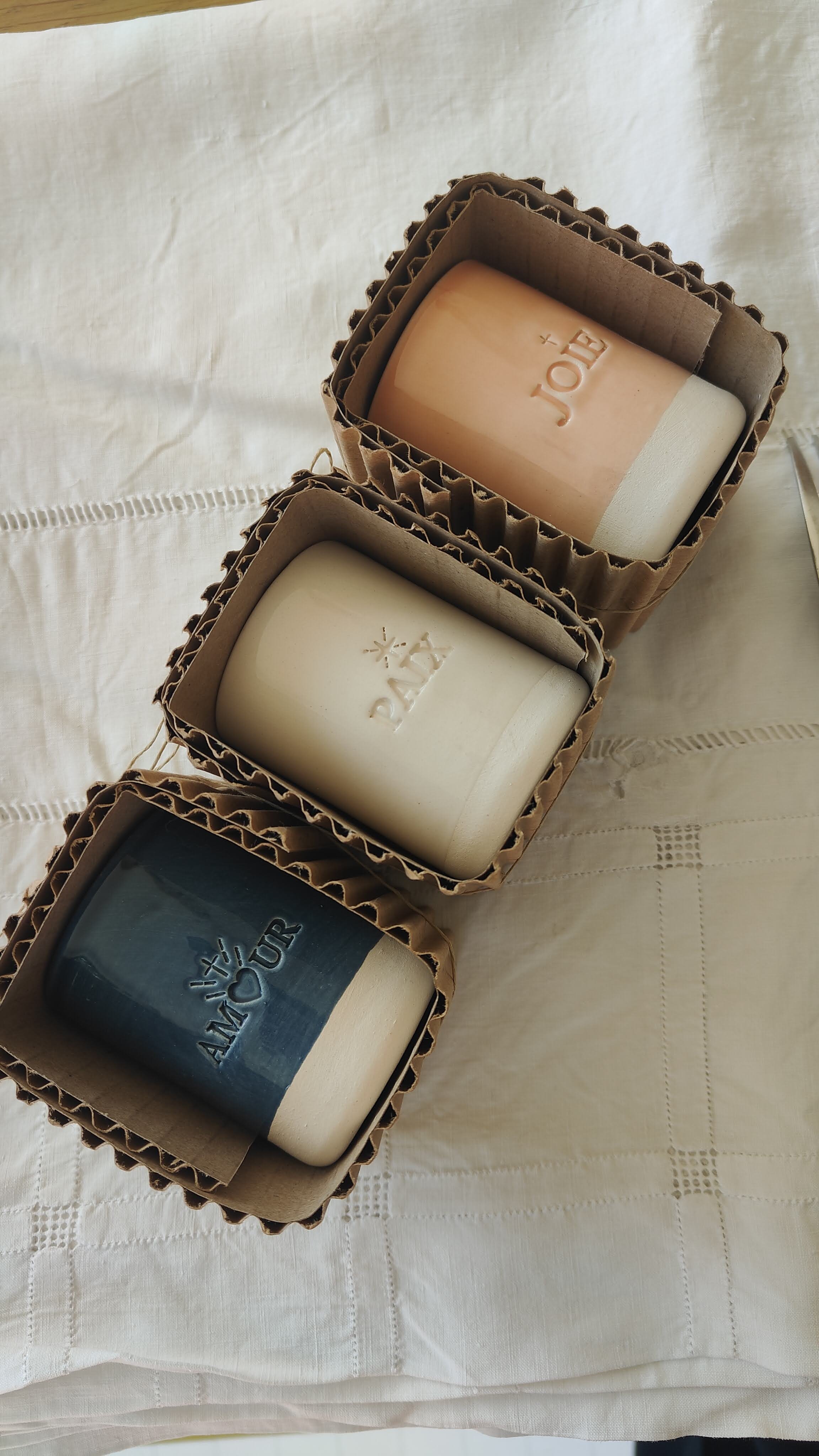 Trio de tasses à café AMOUR PAIX et JOIE