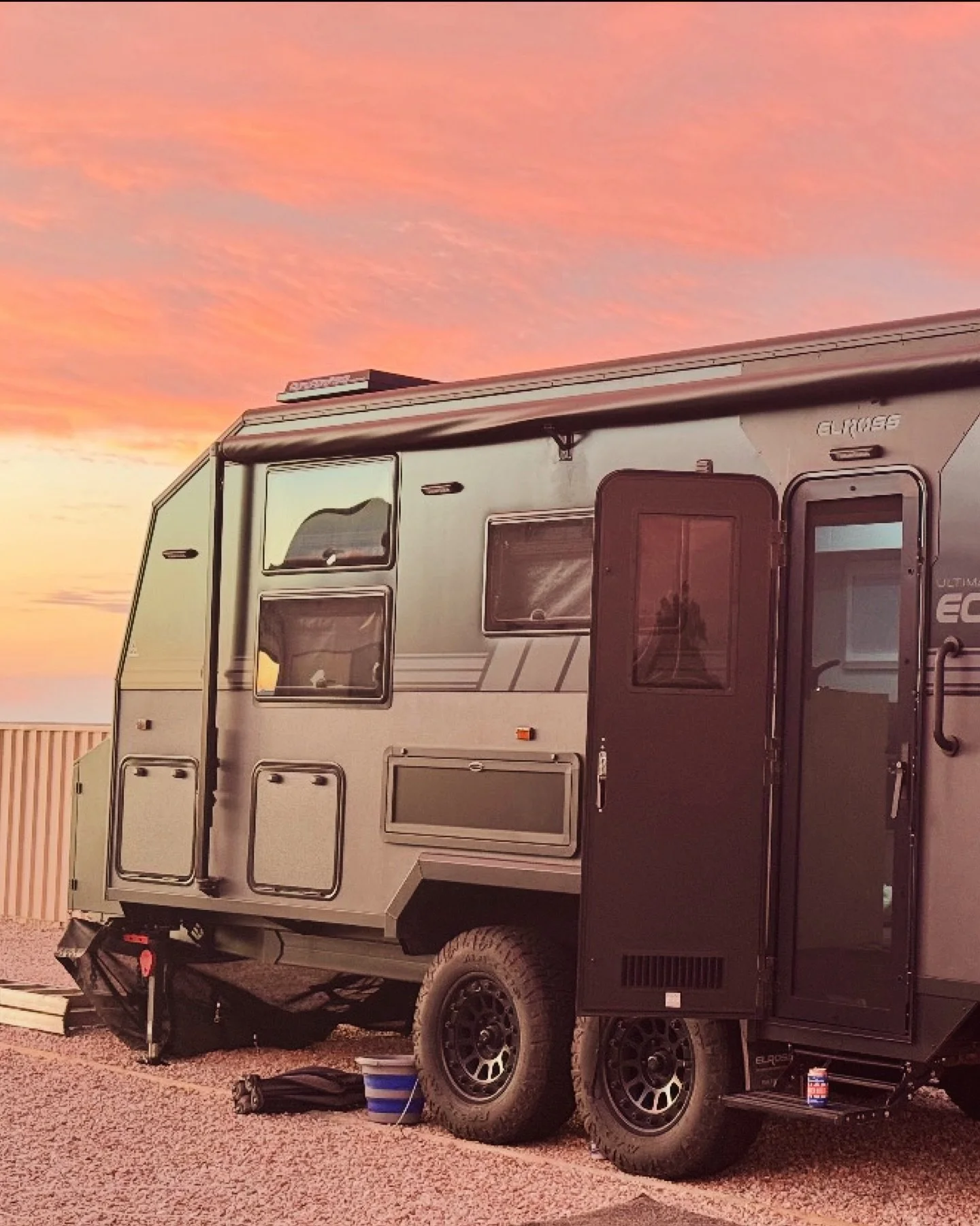 Sunsets in Smokey Bay in South Aus. Very jealous of Unto&rsquo;s paradise! Looking good 👍 🌅 #elross #paradise #sunset #beach #southaustralia #offroad #caravan #stealth #ecxr #caravanaustralia #offgrid #glamping