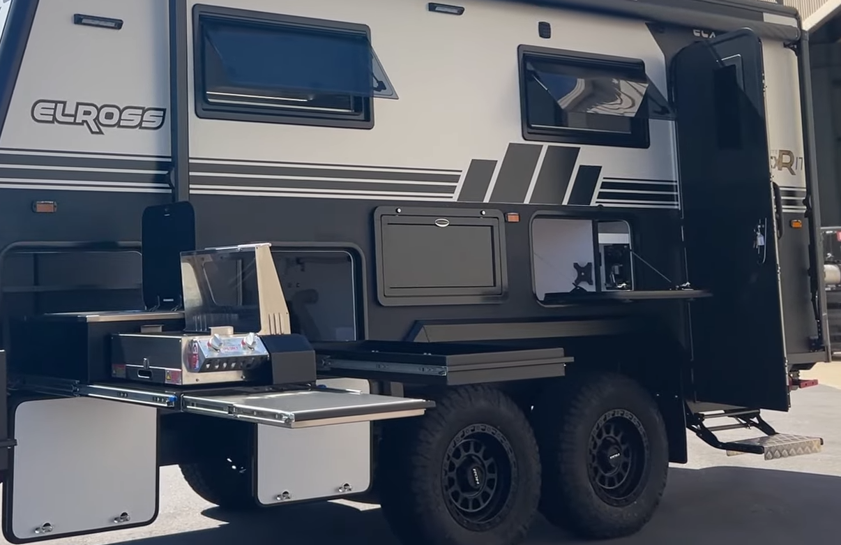 exterior kitchen, sizzler max bbq