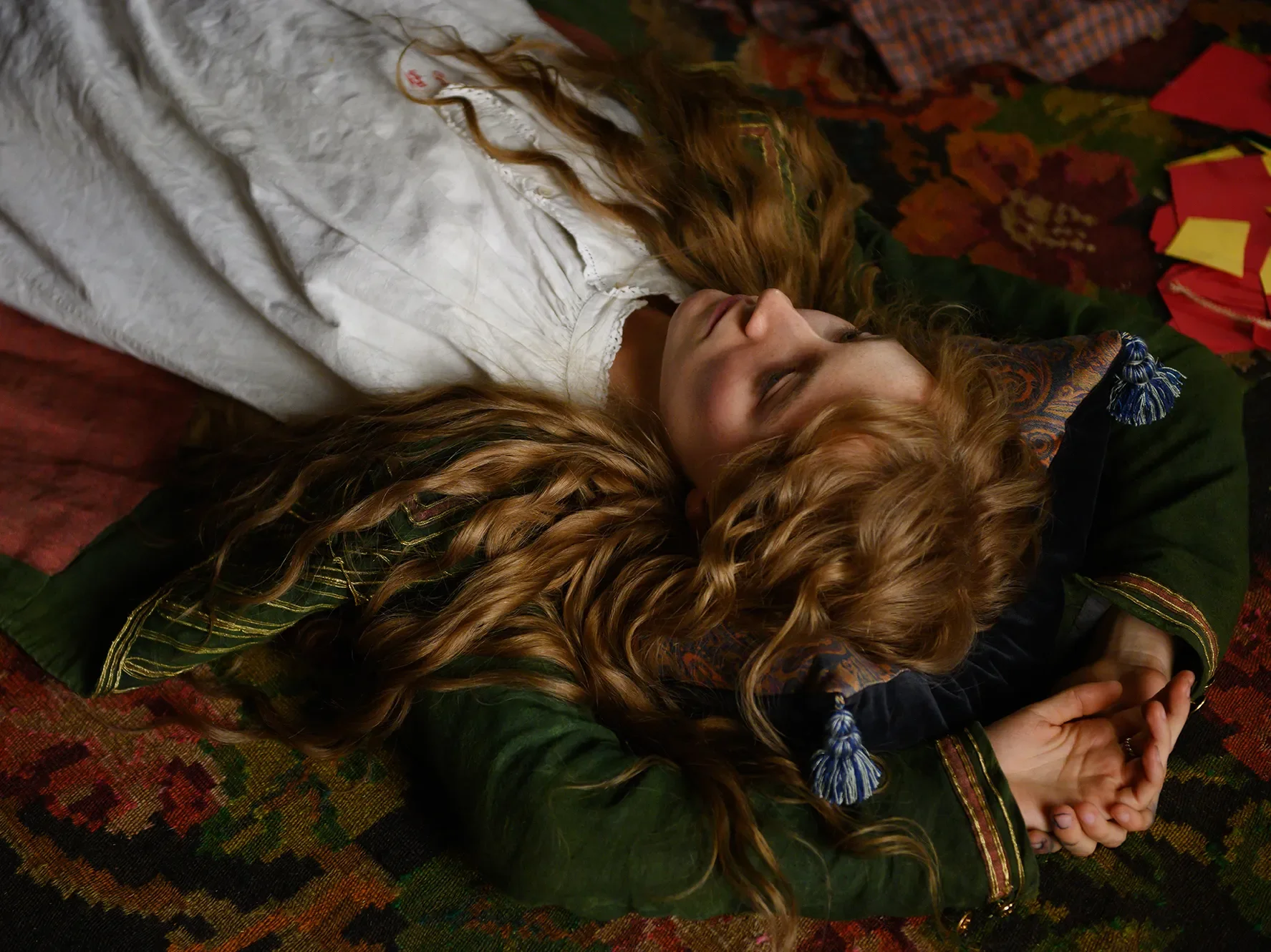 Jo (Saoirse Ronan) lies on the ground