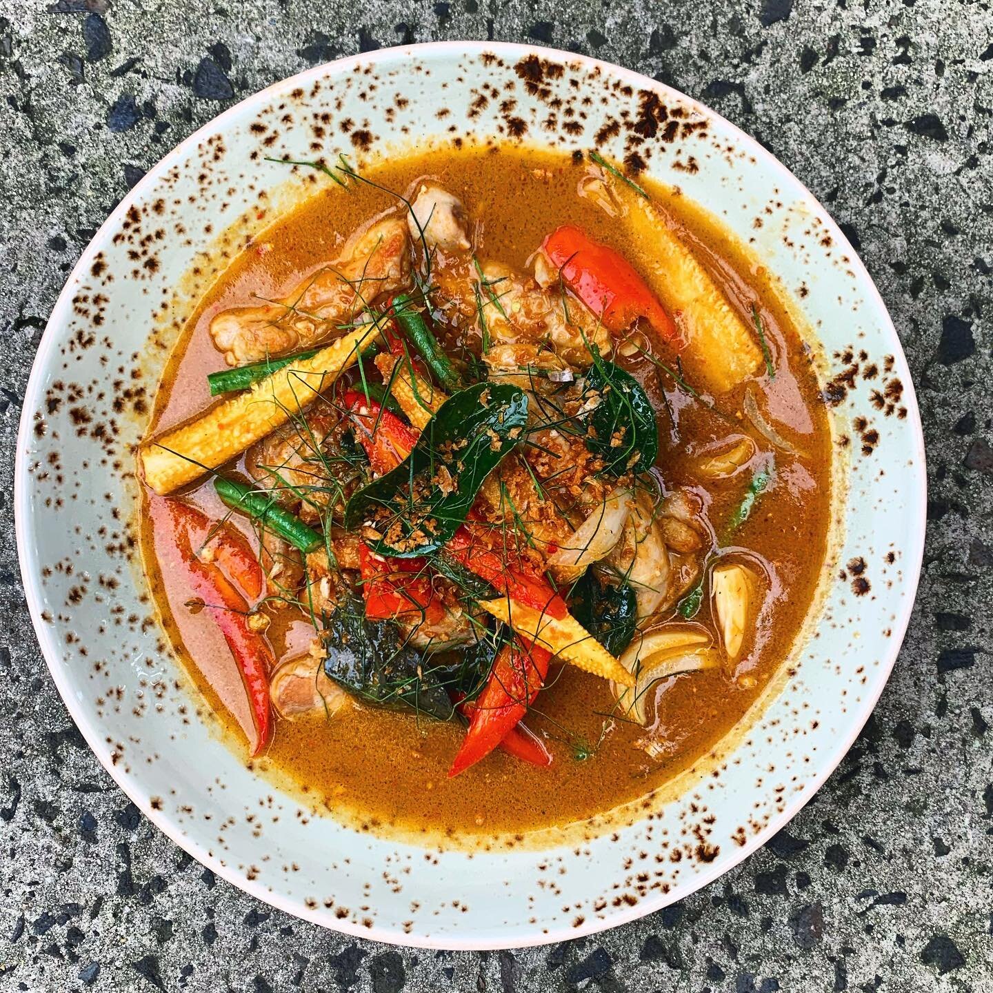 Spice up your next group get together with one of my cooking classes.. choose this classic northern style Jungle curry of chicken with wild ginger , baby corn &amp; Thai basil.

#southeastasian #thaifood #junglecurry #spicy #virtualcookingclass #adam