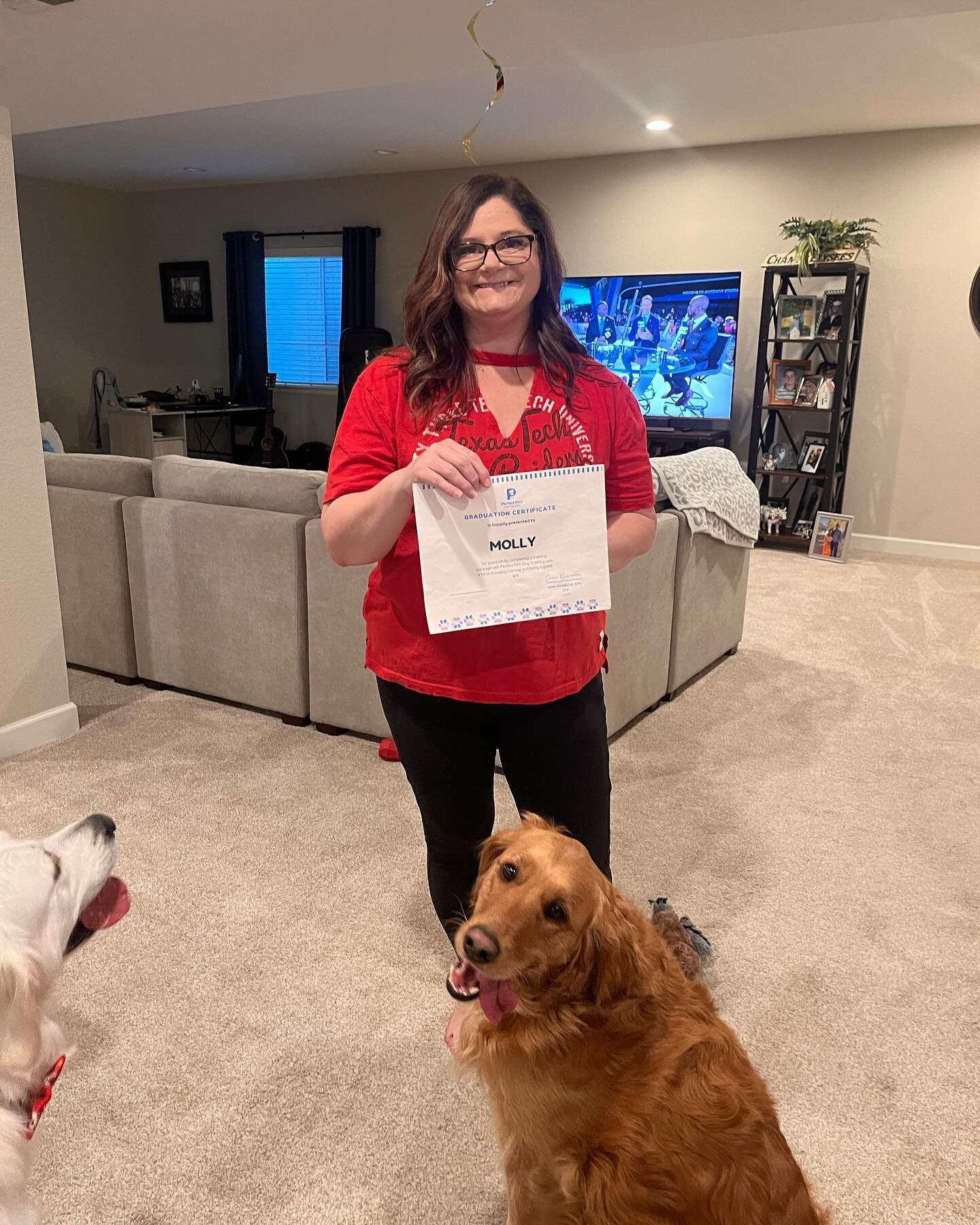 🥳Happy graduation Molly!! This one has been a long time coming! 

💻 We did virtual puppy training with Molly a few years ago! They just moved to the Denver area so we HAD to have a graduation celebration for her! 

😅 Alphie and Mike really had a &