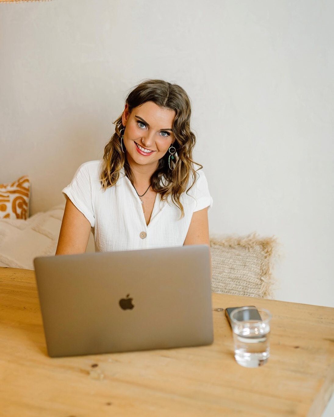 What qualifies me to support you? 

I am a certified practitioner of 
🧠 Neuro-Linguistic Programming, 
🧠 NLP Coaching
🧠Time Line Therapy
🧠 Hypnotherapy &amp;
🧠Mindfulness Meditation Teaching 

Although I am accredited and qualified to support yo