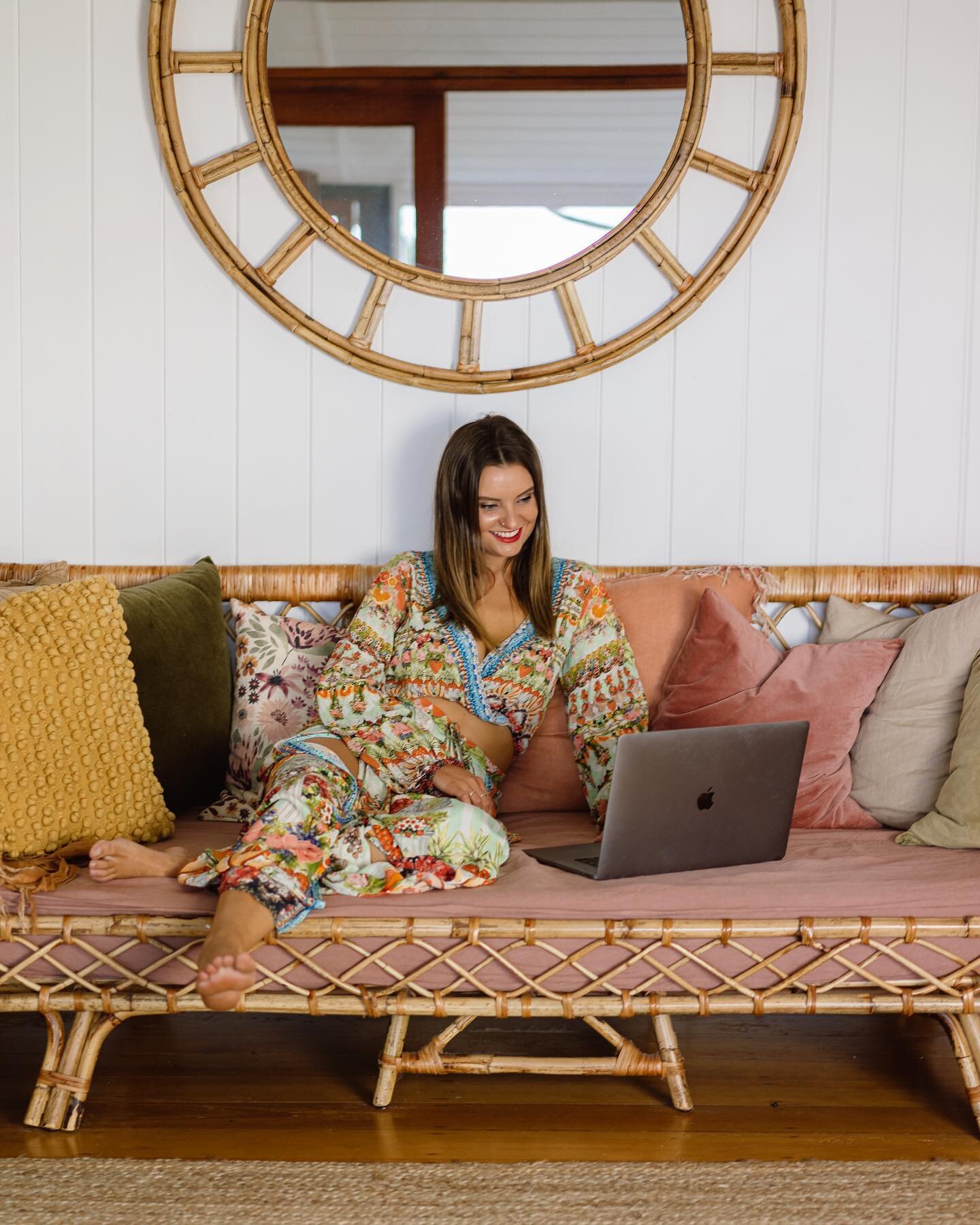 𝓡𝓮𝓹𝓮𝓪𝓽 𝓪𝓯𝓽𝓮𝓻 𝓶𝓮.

I can be both a work in progress and an impactful leader in my industry. 

I do not have to be the pillar of perfection for my clients to work with me. 

I am always attracting clients who are in need of my service, gui