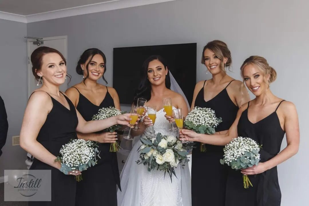 Beautiful bride @__kayliee &amp; her squad all tanned by me for a natural result that worked with &amp; not against their skin tones. 

I loved looking after them all, it was so much fun!

Getting a spraytan your your wedding? Also consider the tans 
