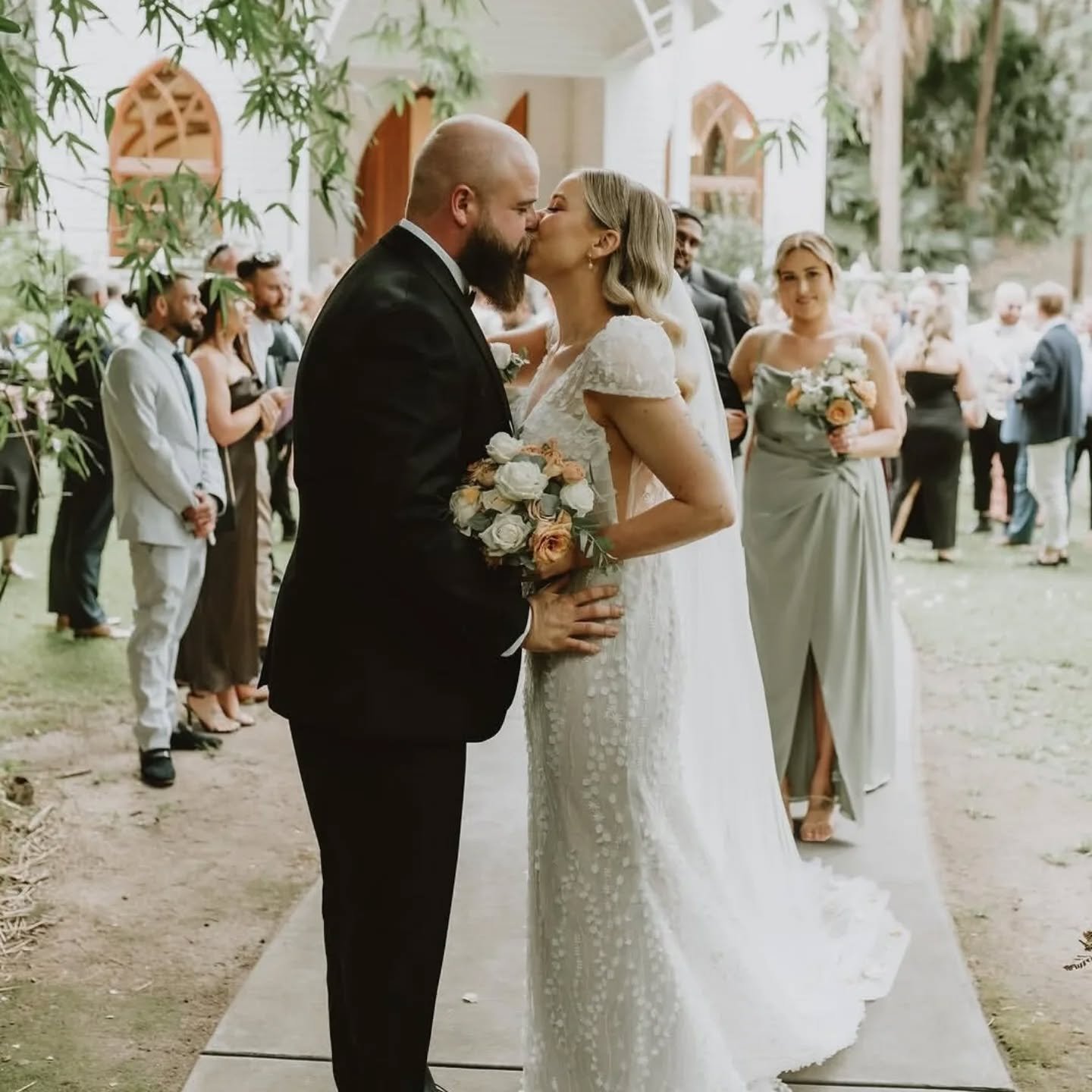 I wonder if my brides know how much I still think about them 🤍 

Every now &amp; then I come across a photo of one of my past brides &amp; instantly remember all about her wedding, like this special beauty. I literally had something in my eye when I