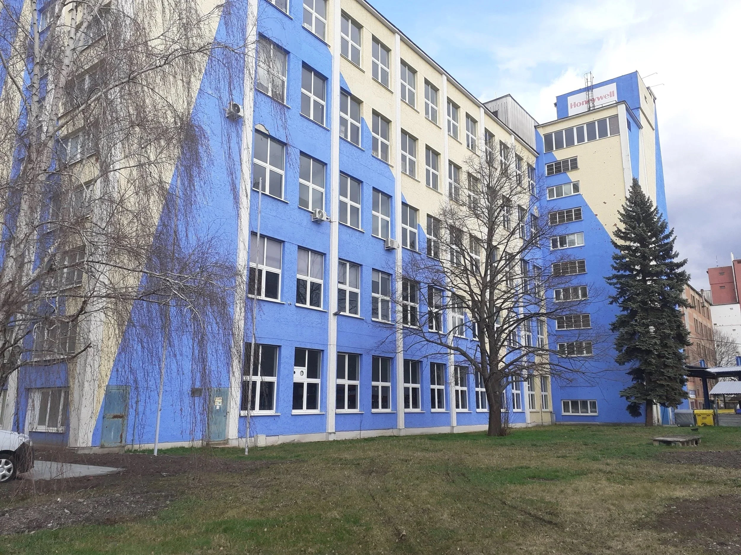 Výrobná a skladová hala na prenájom Partizánske