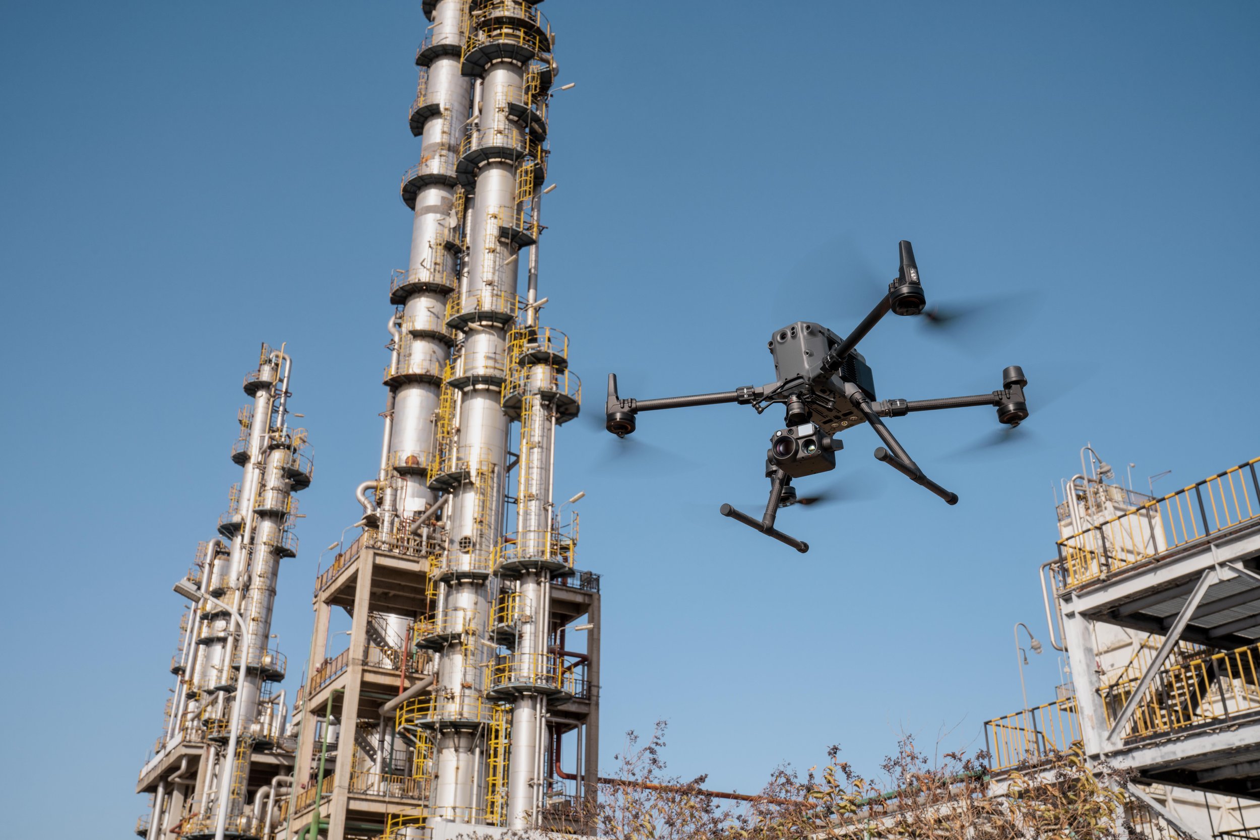 Drone em inspeção industrial