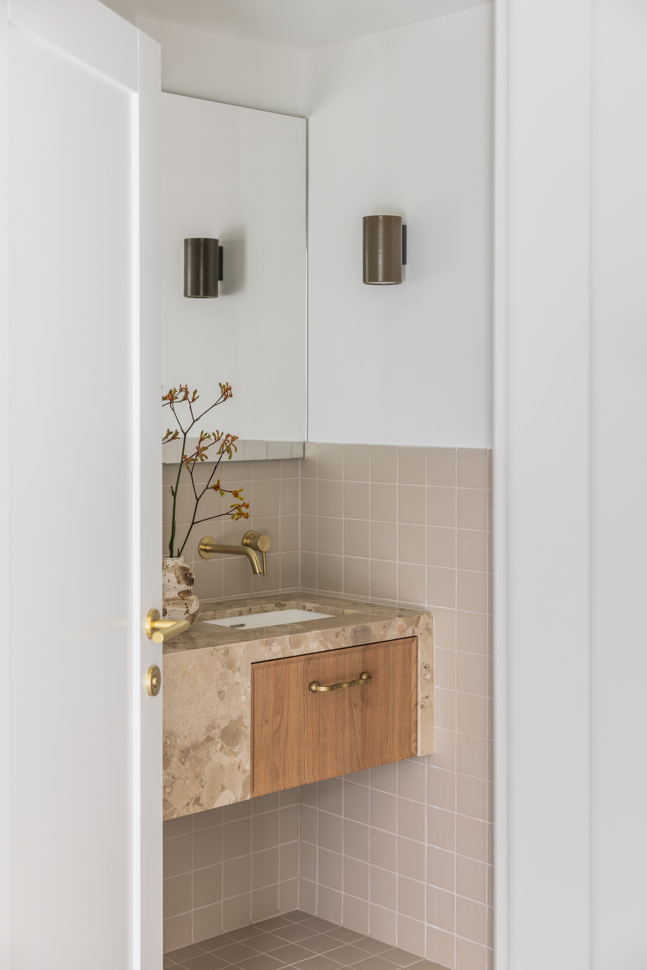 Tanika-Blair-Photography-Kiln-Design-24-MaureenCourt-Broadbeach-Waters-21 (1).jpg