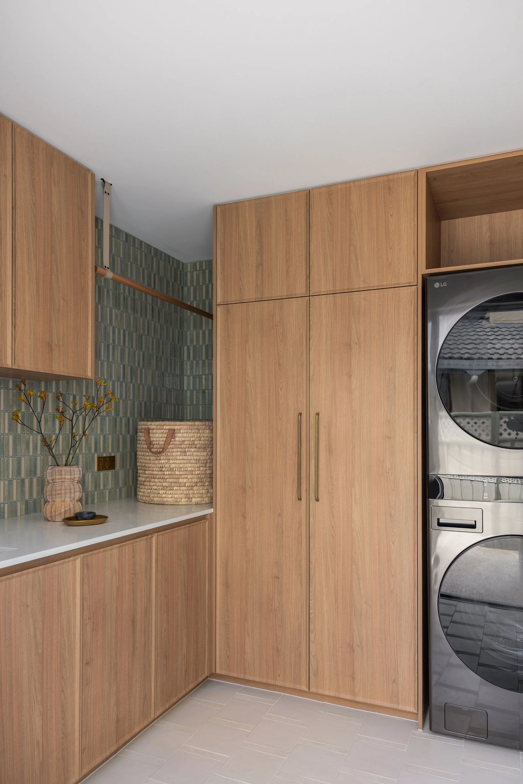 Tanika-Blair-Photography-Kiln-Design-24-MaureenCourt-Broadbeach-Waters-31 (1).jpg