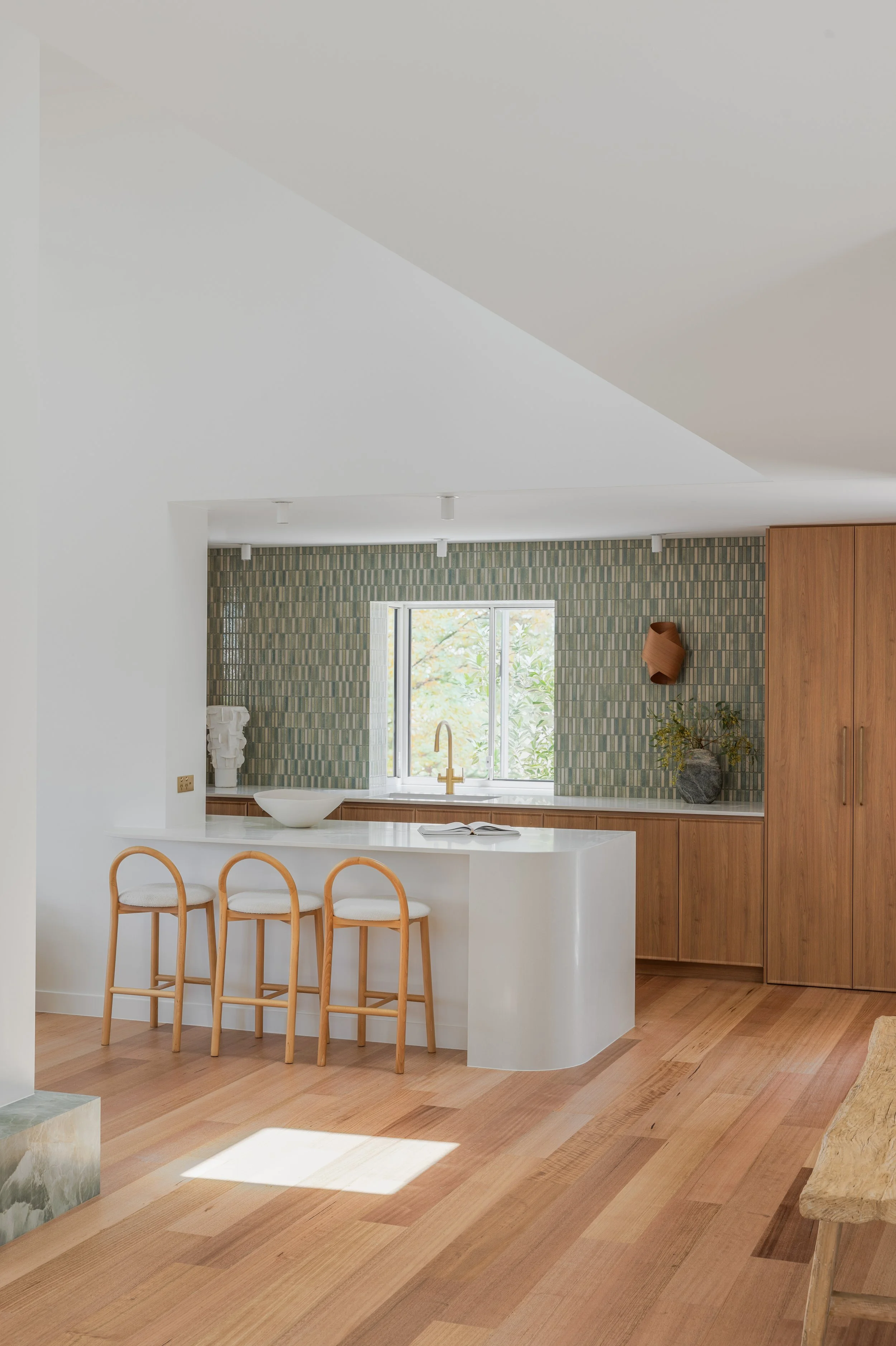 Tanika-Blair-Photography-Kiln-Design-24-MaureenCourt-Broadbeach-Waters-8.jpg