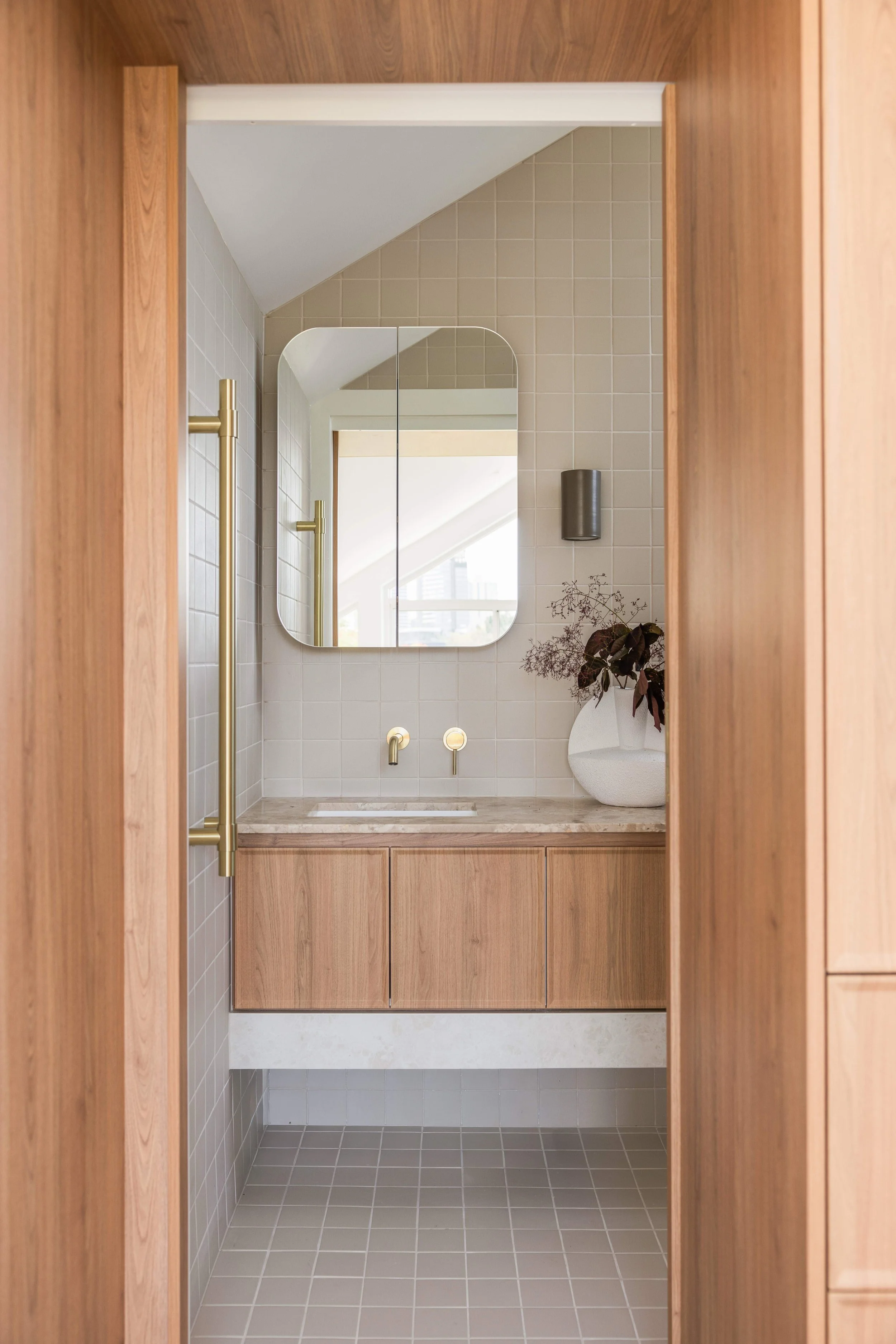 Tanika-Blair-Photography-Kiln-Design-24-MaureenCourt-Broadbeach-Waters-16 (1).jpg