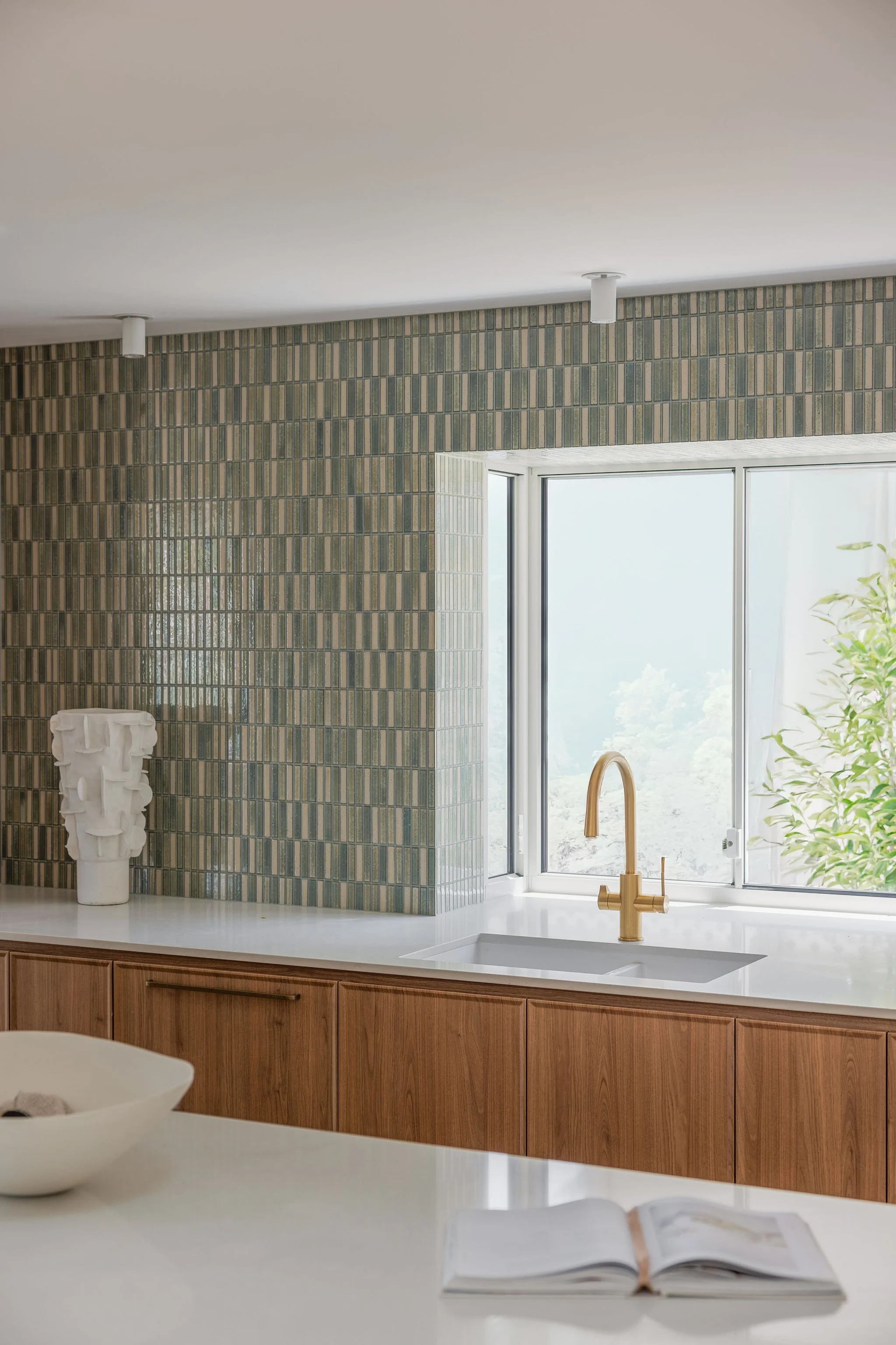 Tanika-Blair-Photography-Kiln-Design-24-MaureenCourt-Broadbeach-Waters-6.jpg