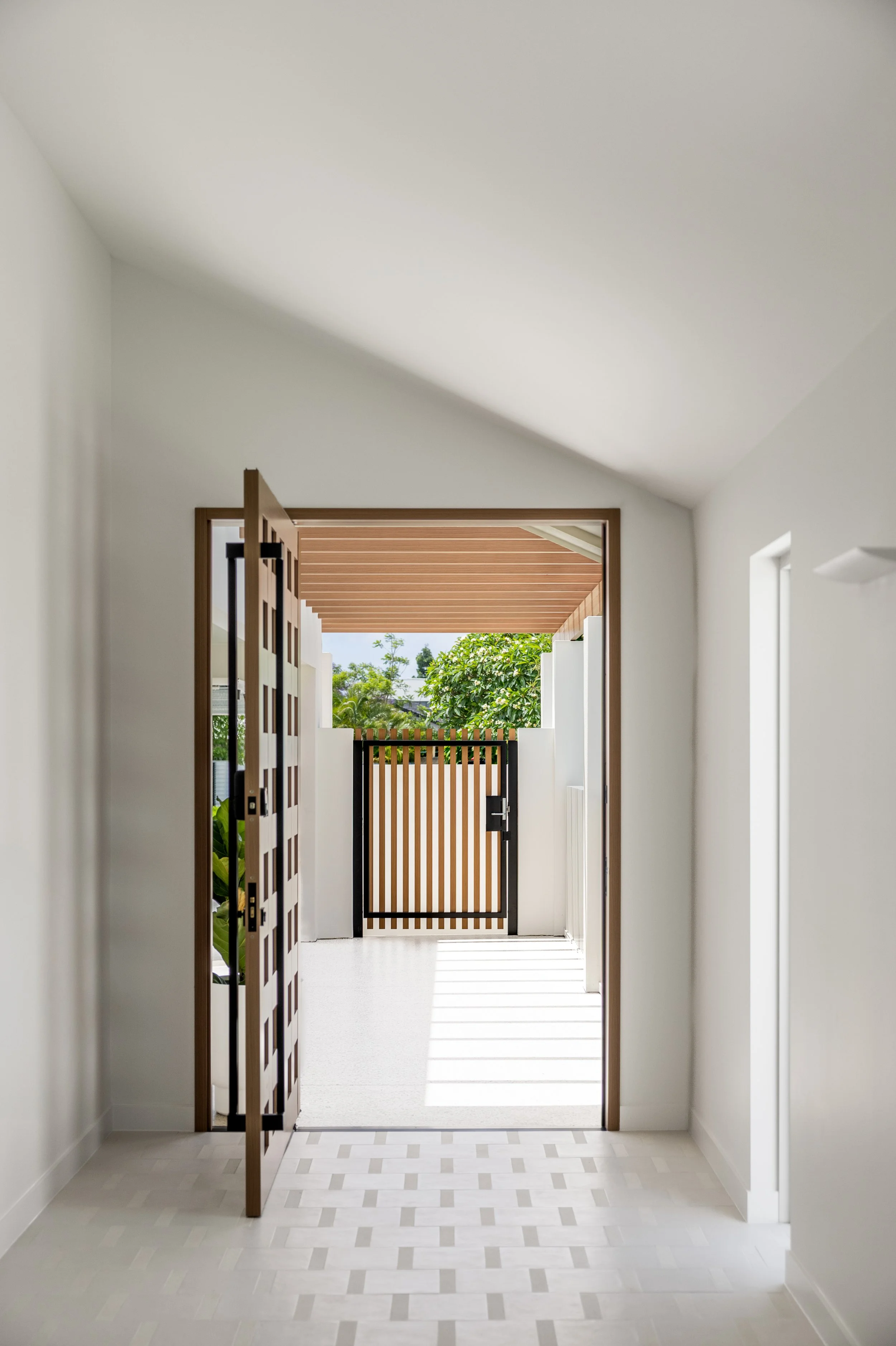 Tanika-Blair-Photography-Kiln-Design-24-MaureenCourt-Broadbeach-Waters-2 (1).jpg