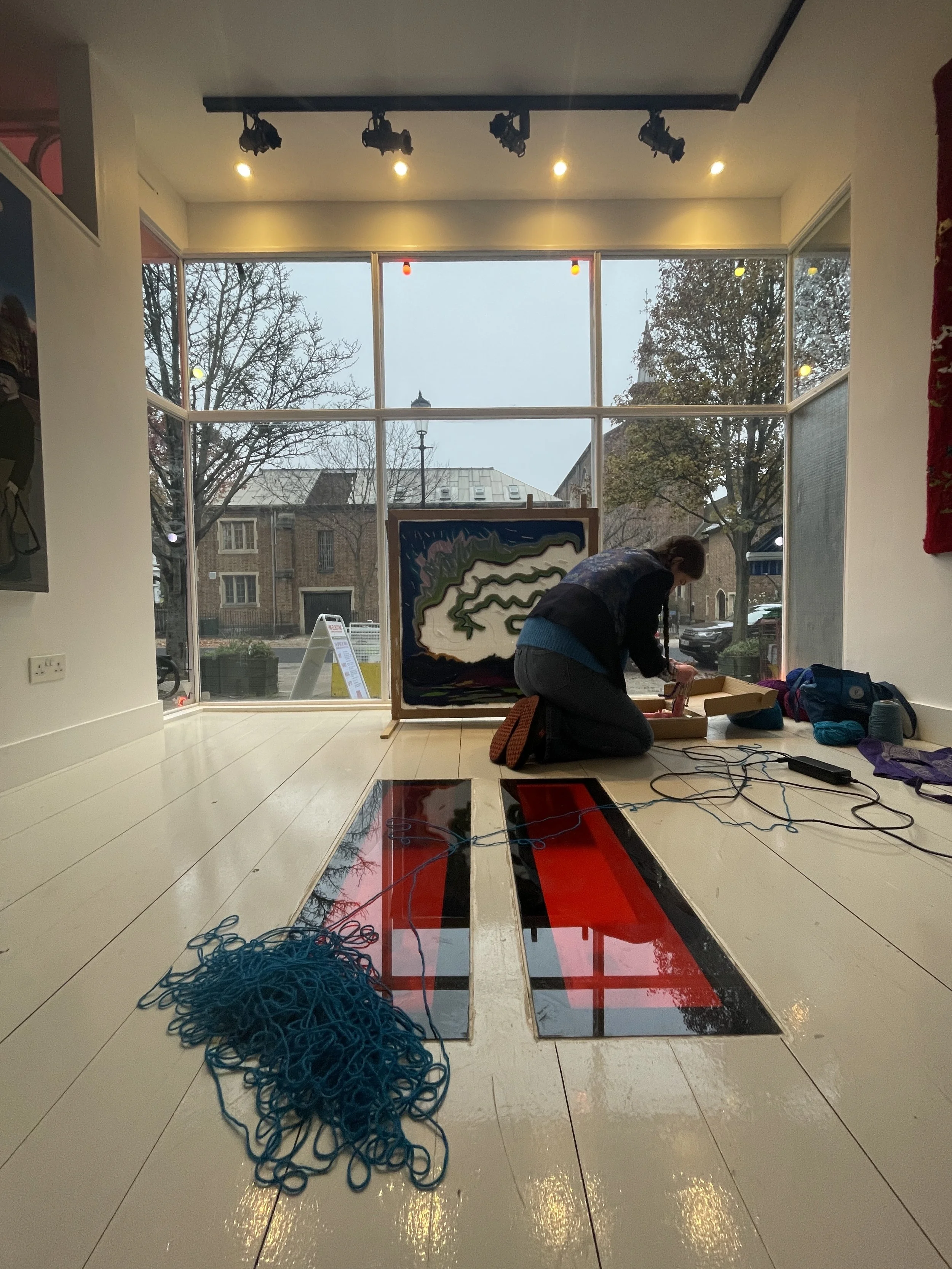 Live tufting at the H.M.Electric Gallery 11.12.2022