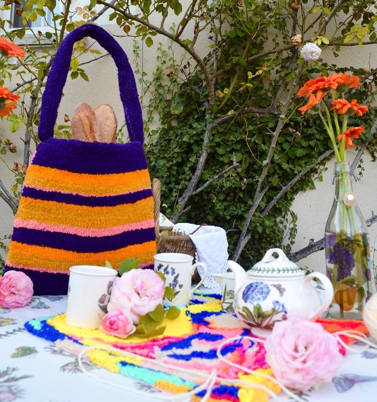 Large striped tufted handbag