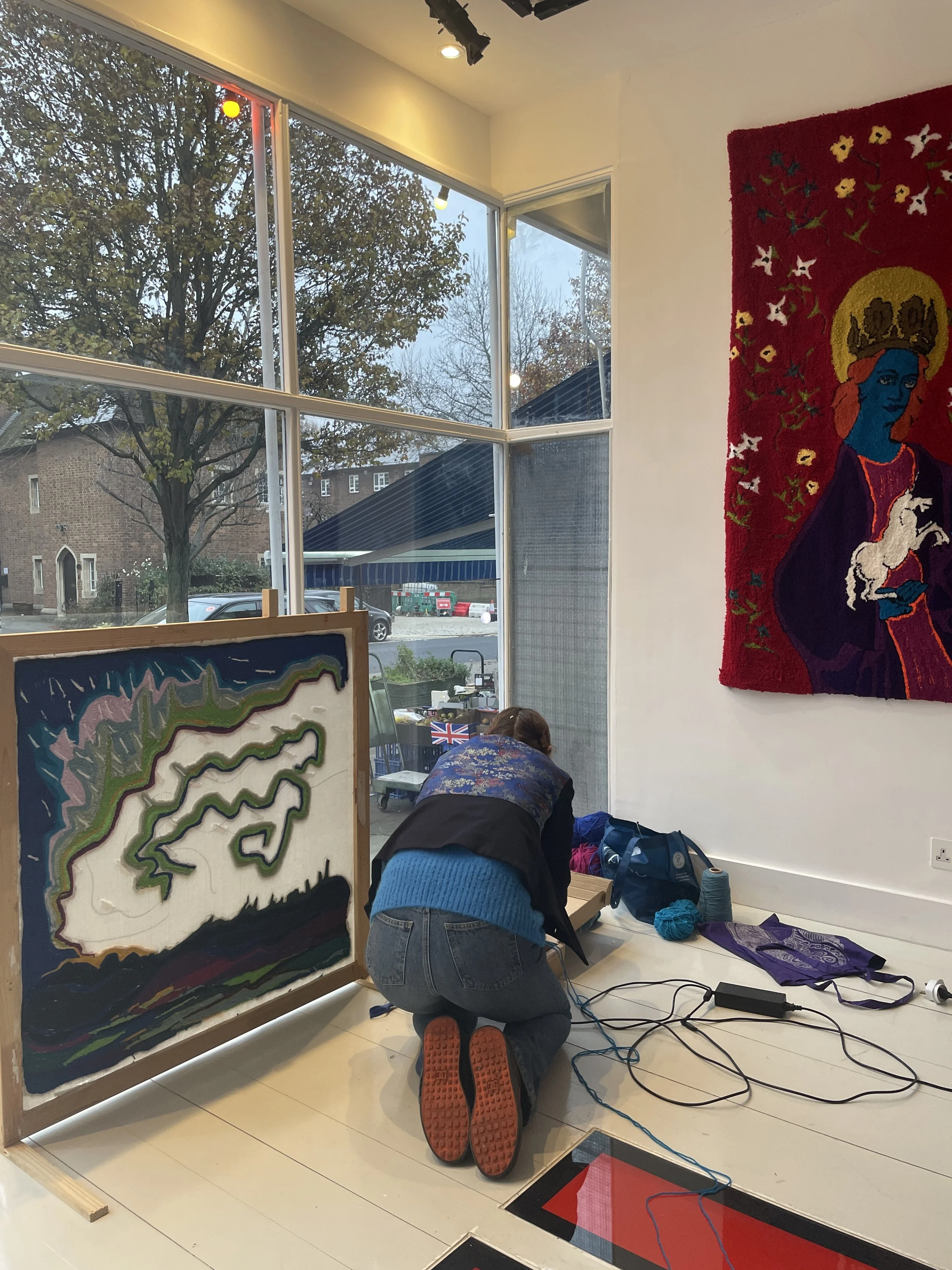 Live tufting at the H.M.Electric Gallery 11.12.2022