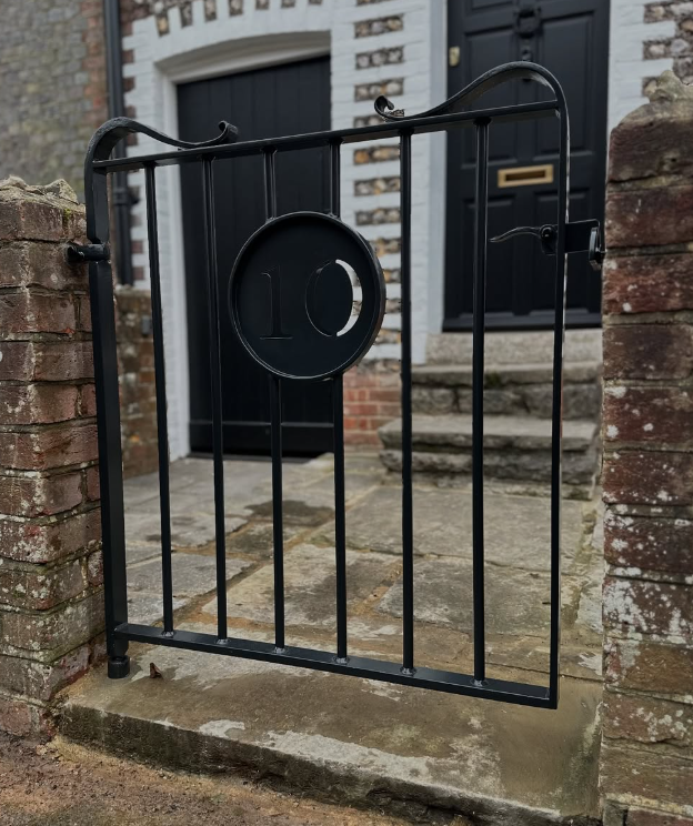 Phil Hardwick Gate 2.PNG