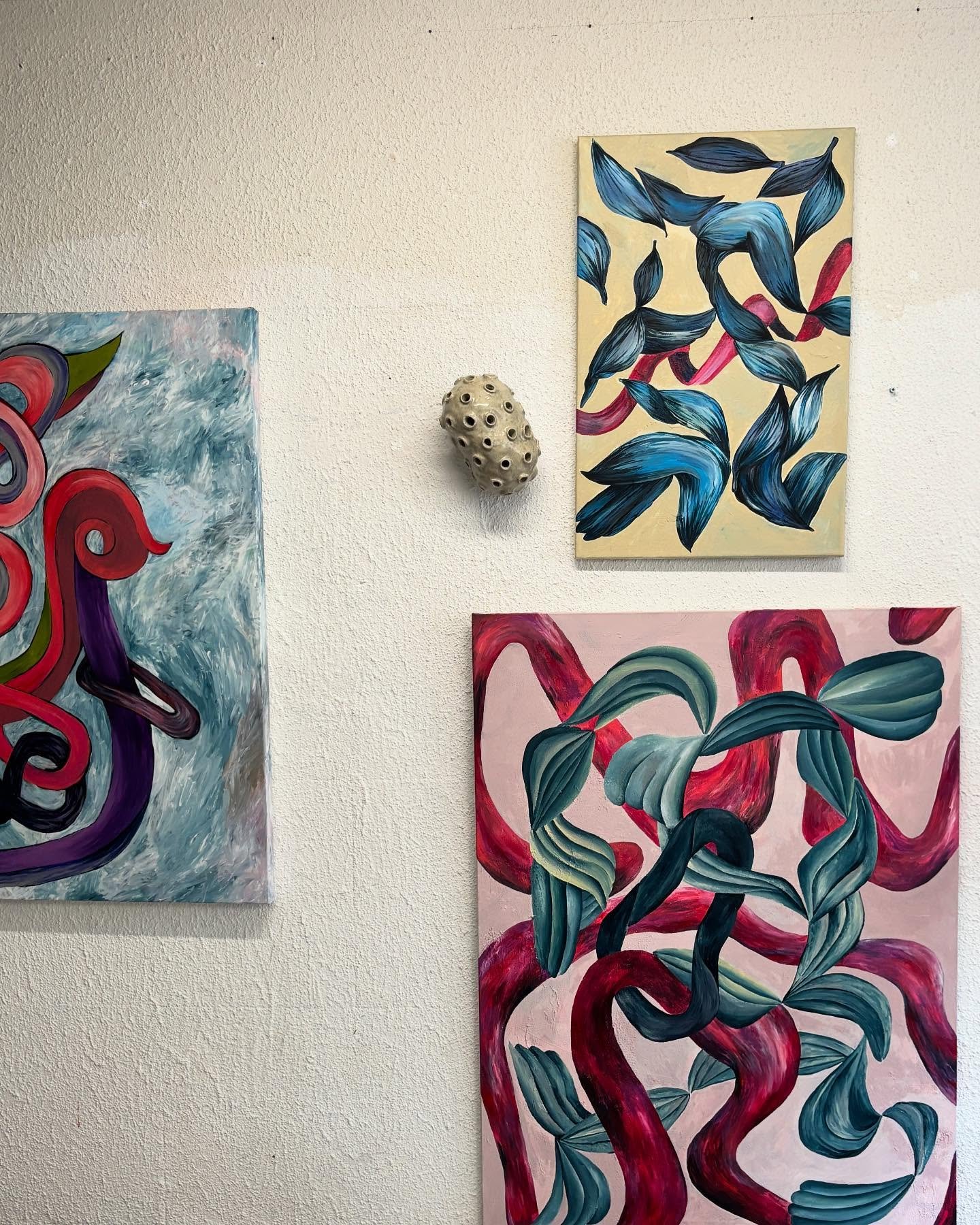 Today&rsquo;s matching artwork. A ceramics piece to be hung on the wall and a new painting with a color way I haven&rsquo;t tried before  #artwork #ceramics #ihaveathingforwalls #painting #ceramicwallpiece #contemporyart