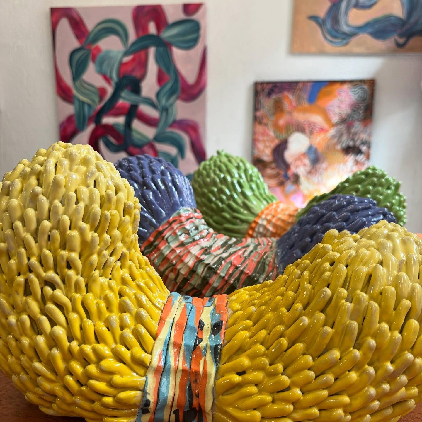 Again a nice sunny day in the studio. It was time to let the green asparagus meet the others in the gang. They are looking mighty fine together in this triptych combination. Stoneware with colored porcelain stripes  #ceramics #stoneware #clay#sculptu