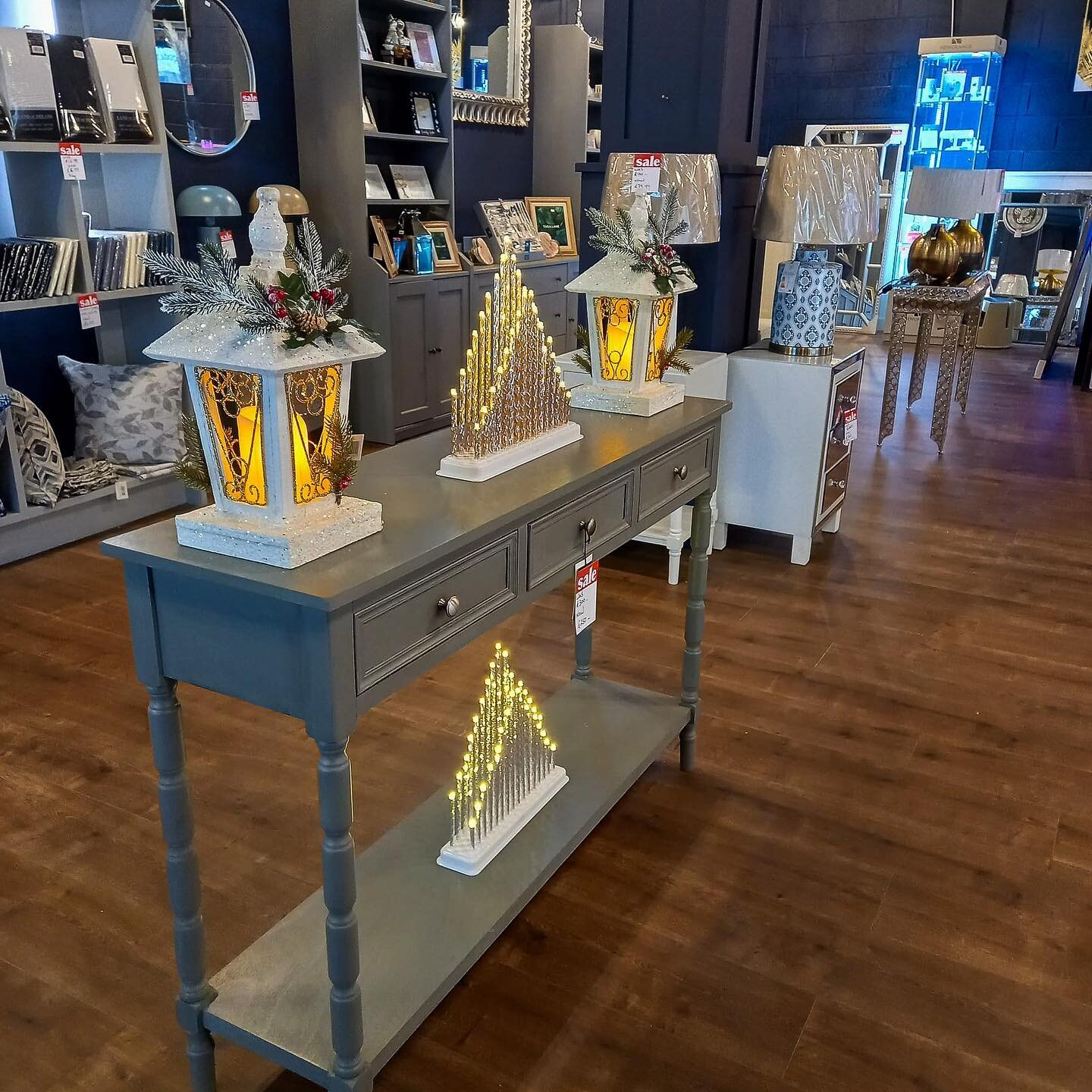 It&rsquo;s official 🎄 Christmas has landed in @fernbearshannon ✨ 

It&rsquo;s never to early to start your Christmas decor shopping! Call into Fern &amp; Bear here in Shannon Town Centre and pick up some festive homewear!🎄 

#fernandbear #shannonto