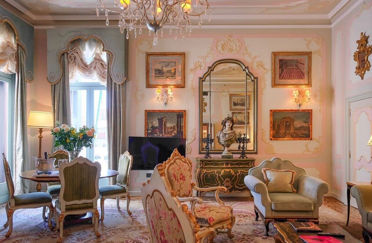 A palazzo dripping with precious fabrics, antiques &amp; arts. The lovely staff will do a terrific job or ensuring that you&rsquo;ll be warmly welcomed here.

@thegrittipalace