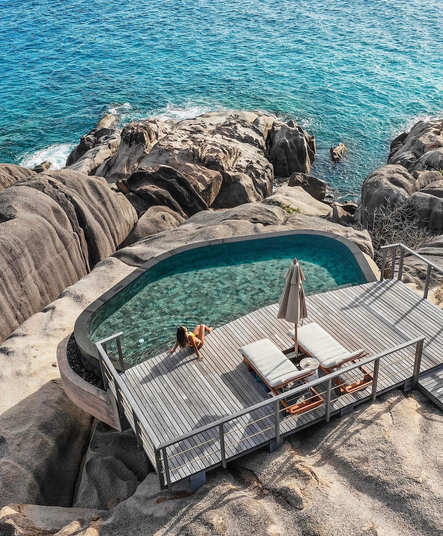 You can enjoy a dip in the infinity pool @sixsenseszilpasyon 

Celebrate life as nature intended at this beautiful Seychelles resort, an ecological jewel &amp; private island.