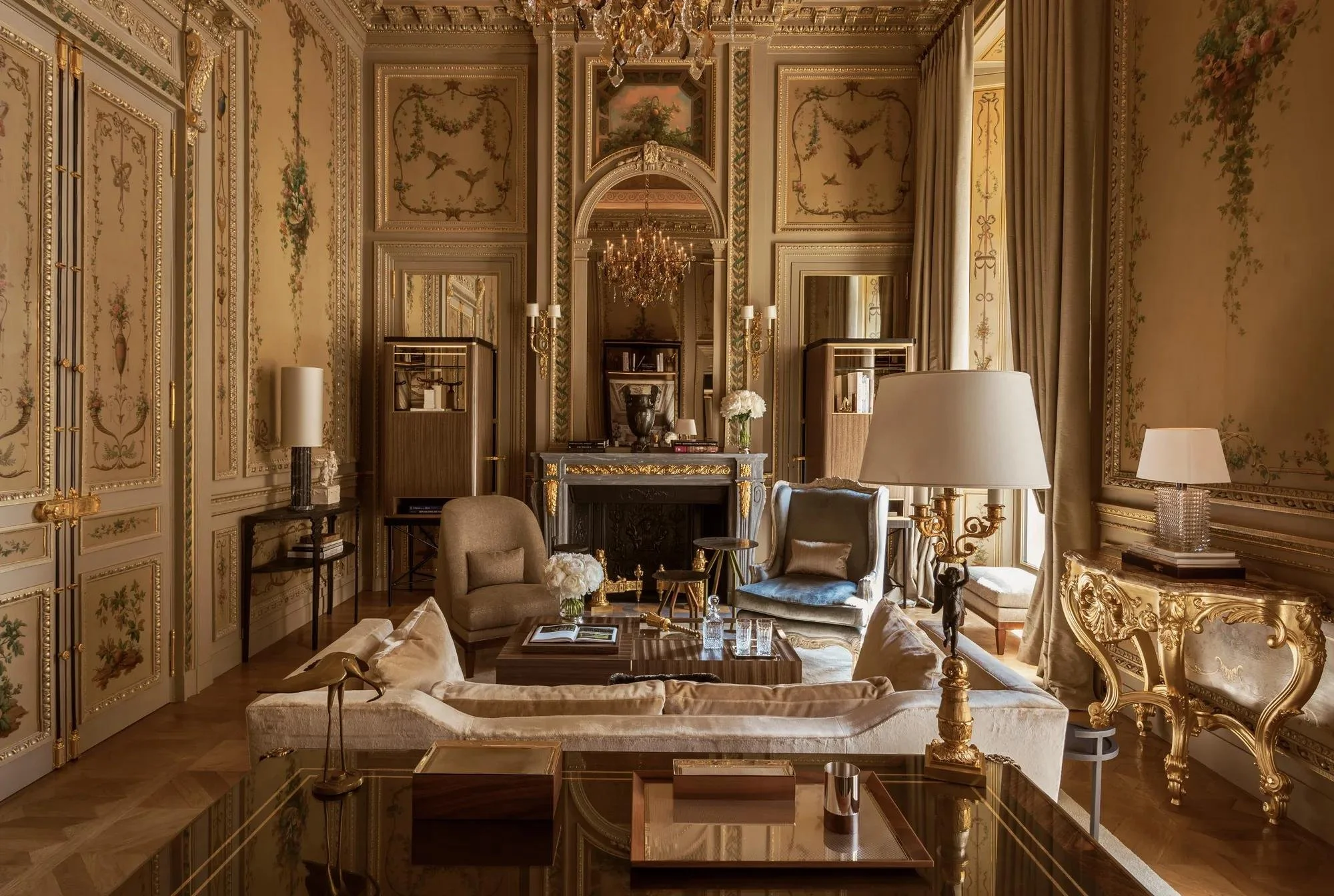 RWCRI_3-0_Brand-com_Assets_Hero_Suite-Duc-de-Crillon-209-living-room.jpg