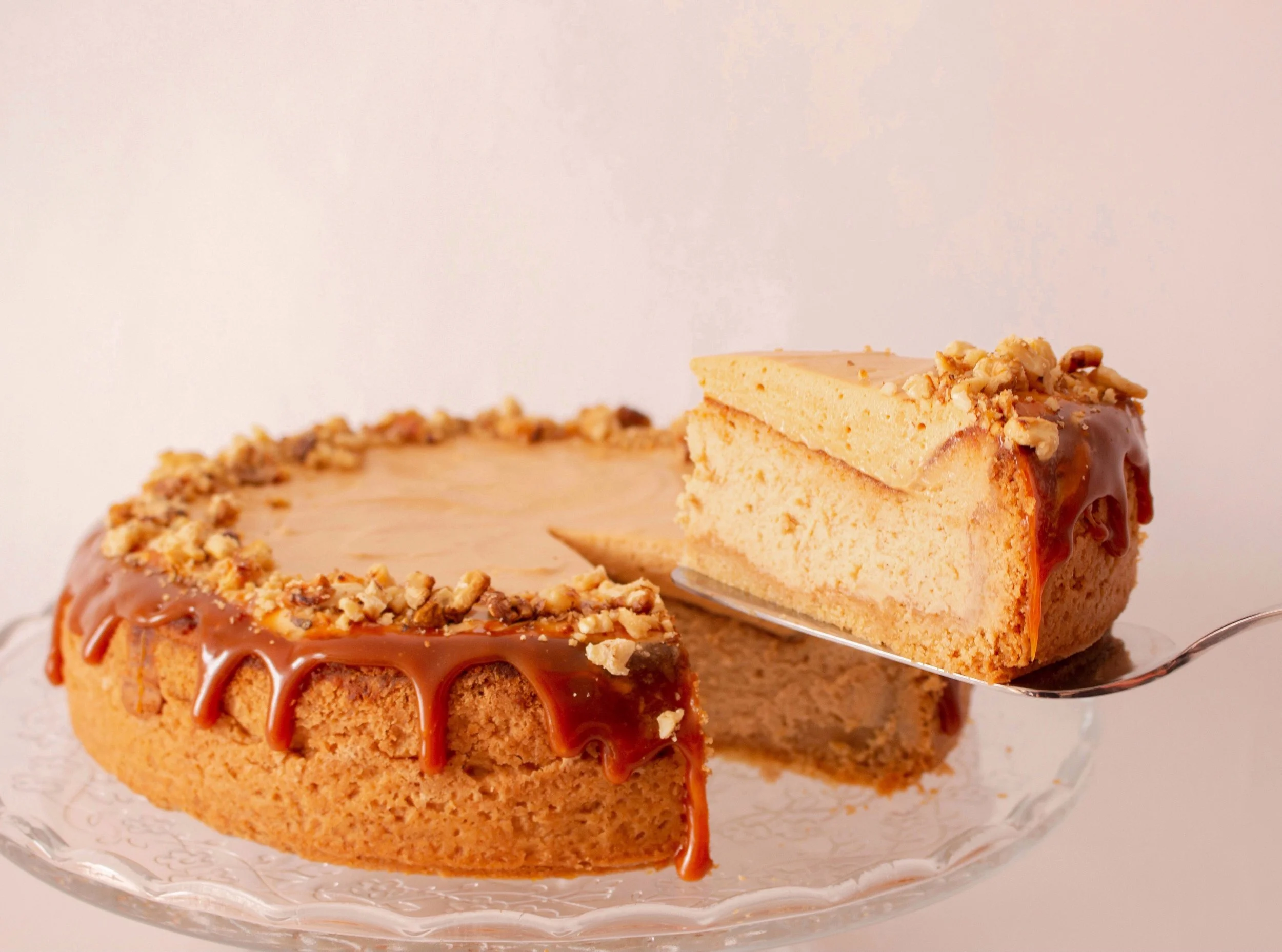 KARAMEĻU SIERA KŪKA
(Caramel cheesecake)