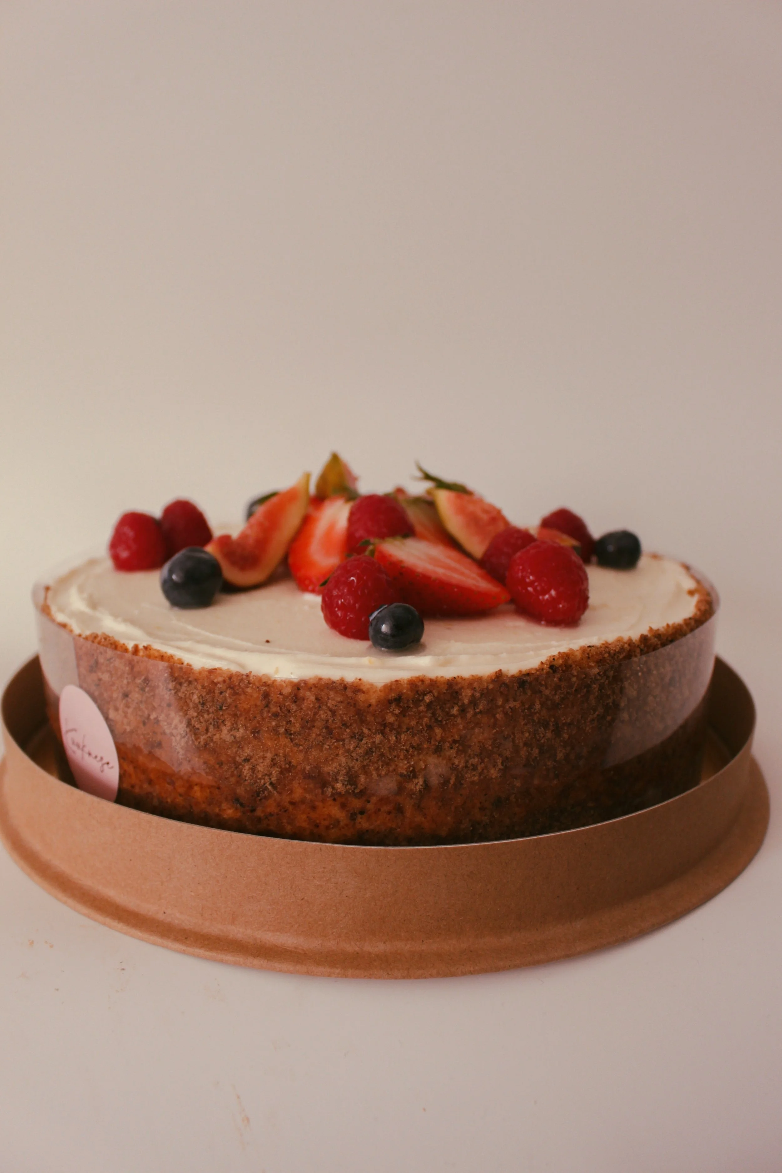 BIEZPIENA KŪKA
(Cake with cottage cheese cream)