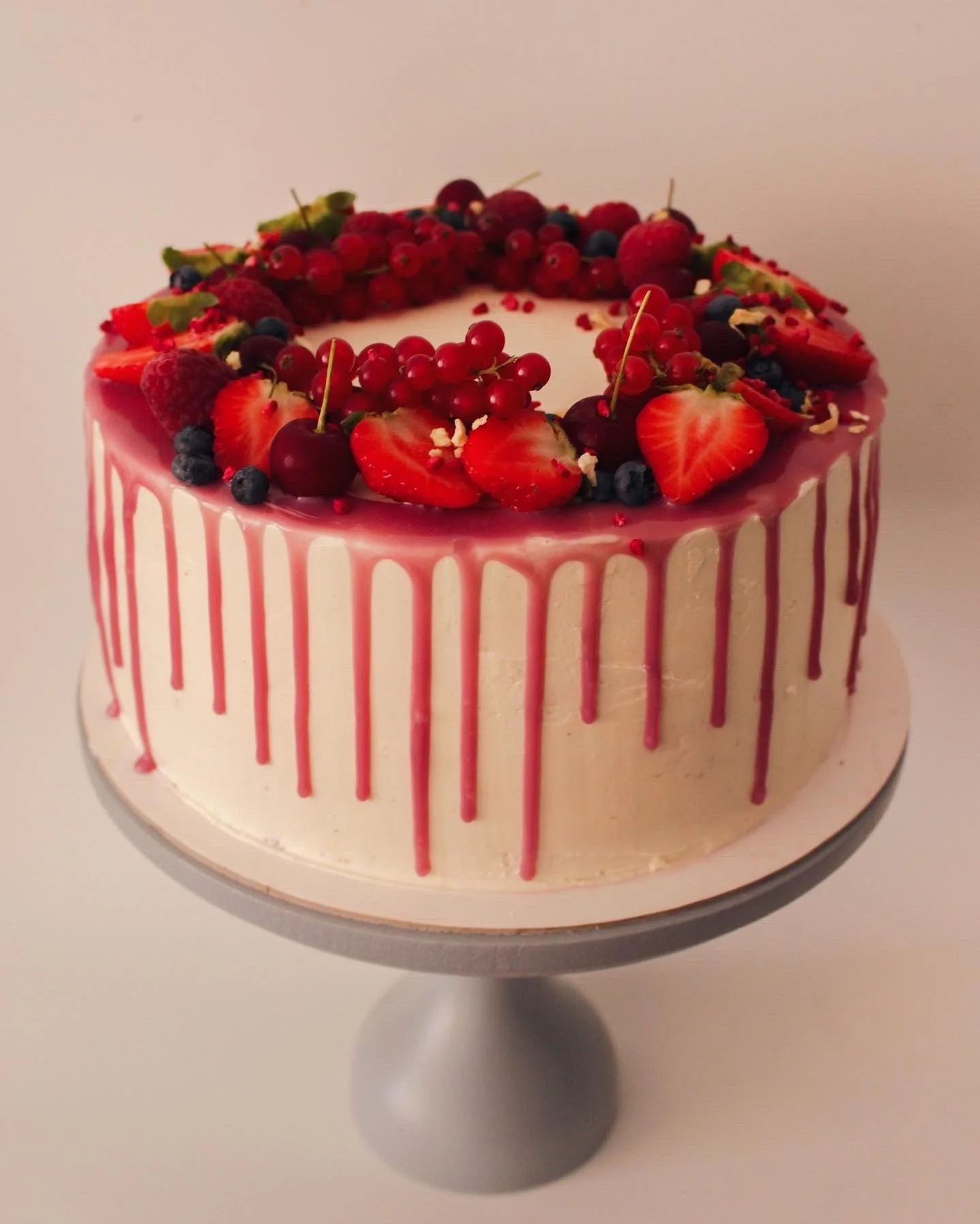 OGU BISKVĪTA KŪKA
(Berry sponge cake)