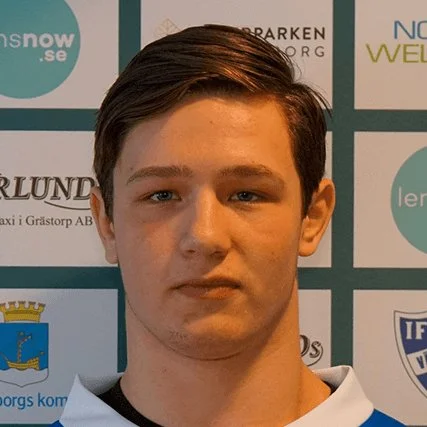 Landslagsman ansluter till IFK Kungälv A-trupp och en spelare lämnar