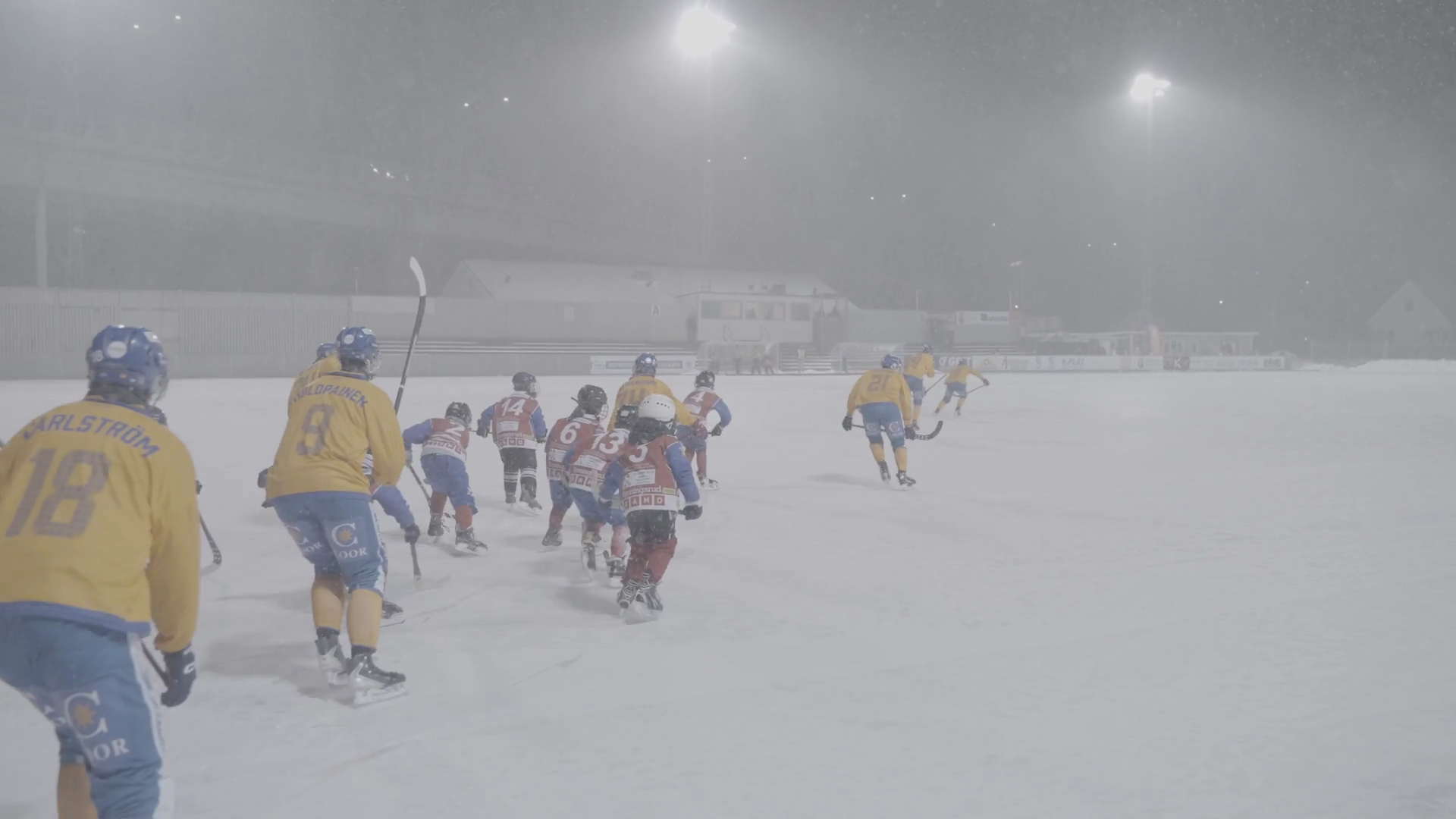 Följ med laget under Jontematchen S01E11