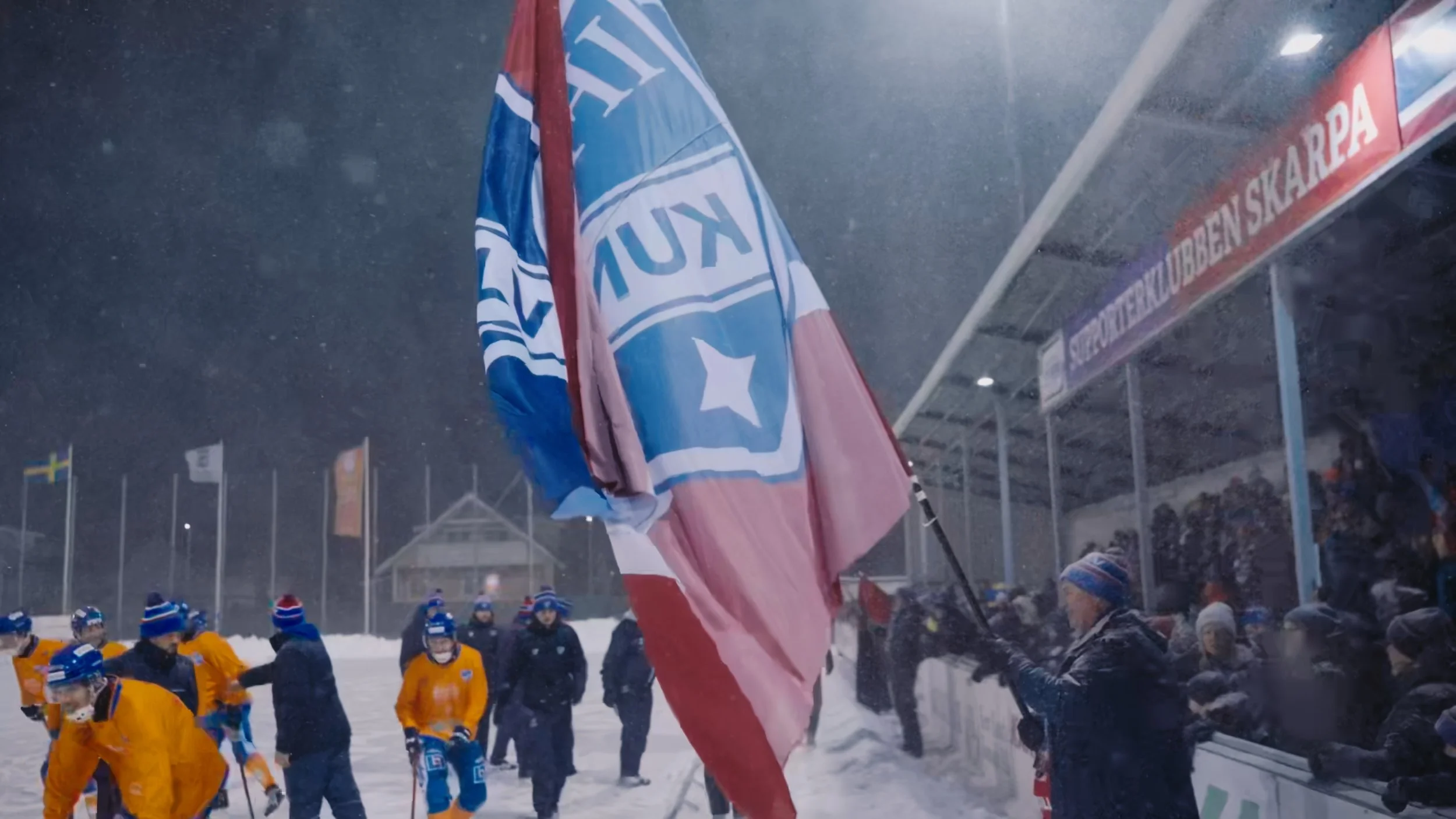 Följ med laget under Jontematchen S01E11