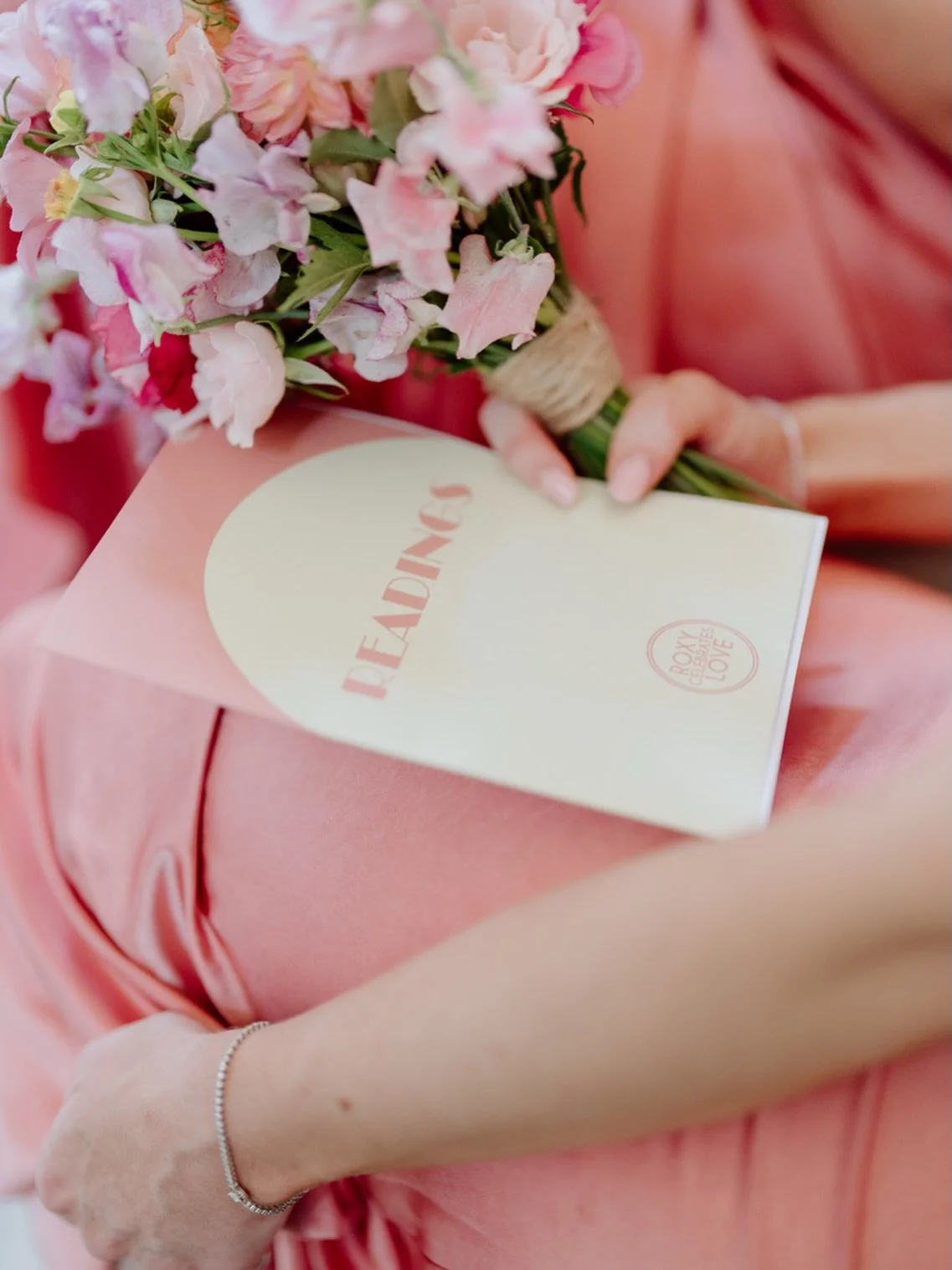 ⭐️ROXY CELEBRATES LOVE STATIONARY⭐️ 

Well, when I saw this gorgeous photo captured by RACHEL PHOTOG, I thought it would be rude not to use the opportunity to do a post about my stationary! 👀

Especially because it so impeccably matches the colour t